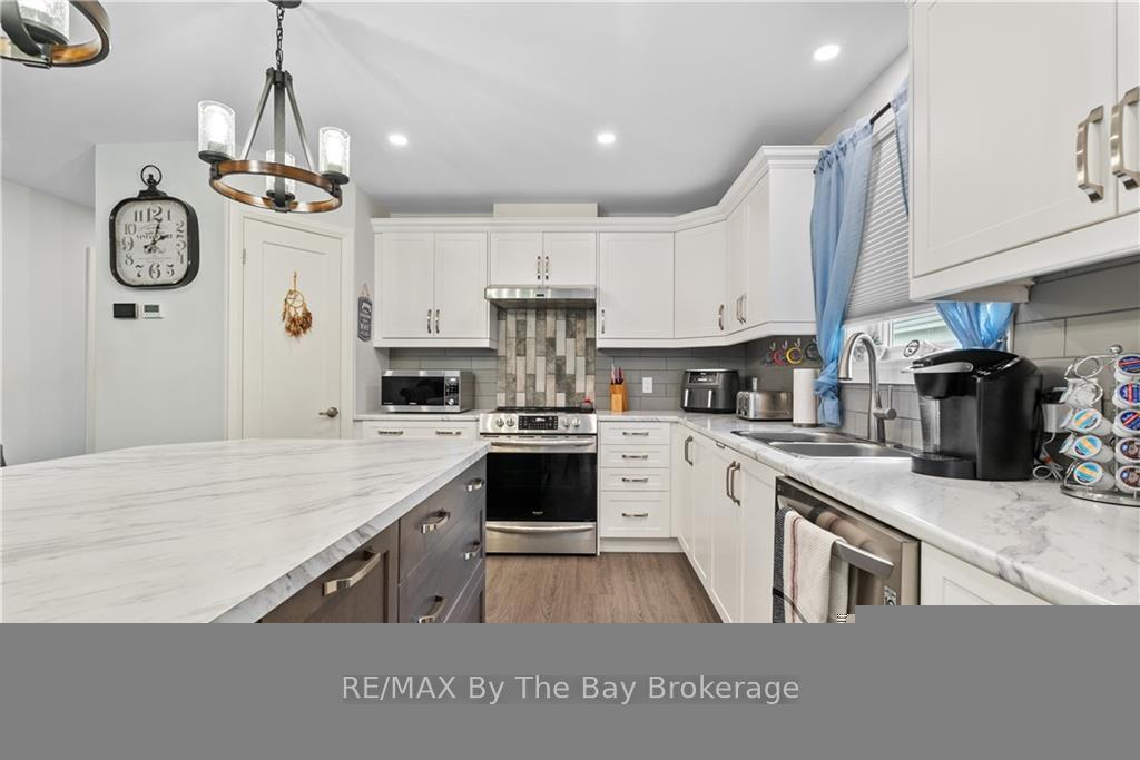 Photo 10 of 88 Henry Street, Barrie, Queen's Park — HOMEH