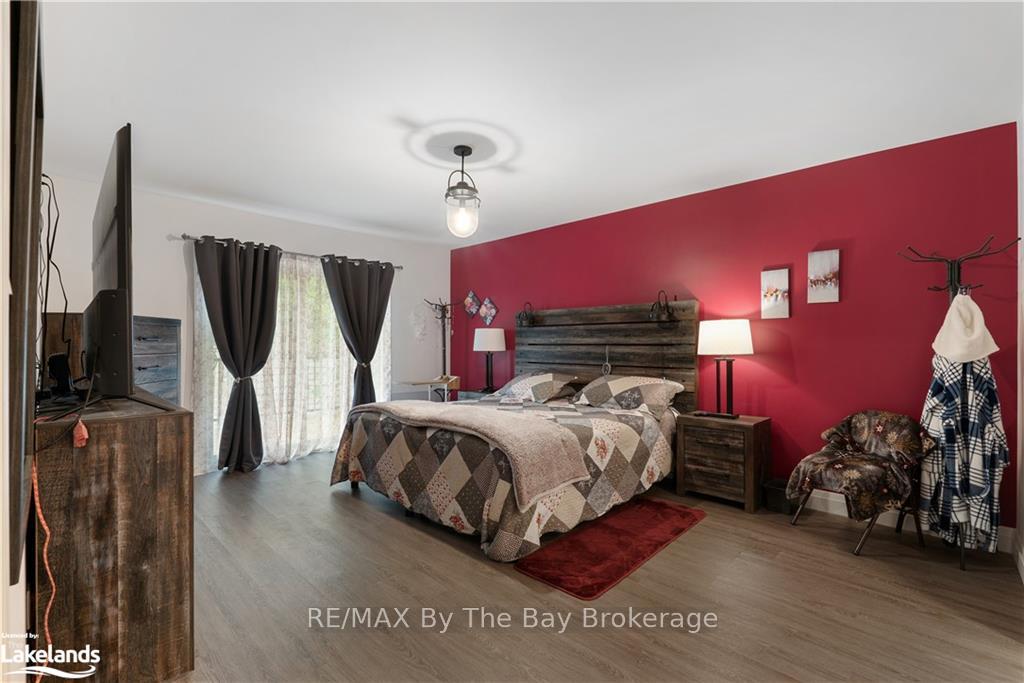 Photo 12 of 88 Henry Street, Barrie, Queen's Park — HOMEH