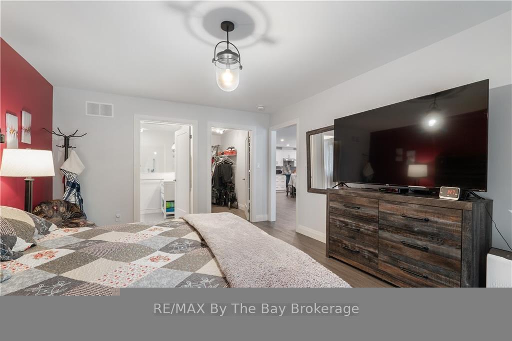 Photo 13 of 88 Henry Street, Barrie, Queen's Park — HOMEH