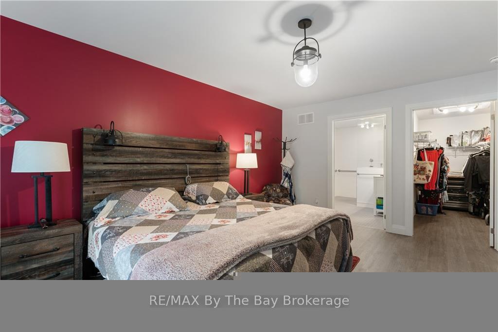 Photo 14 of 88 Henry Street, Barrie, Queen's Park — HOMEH