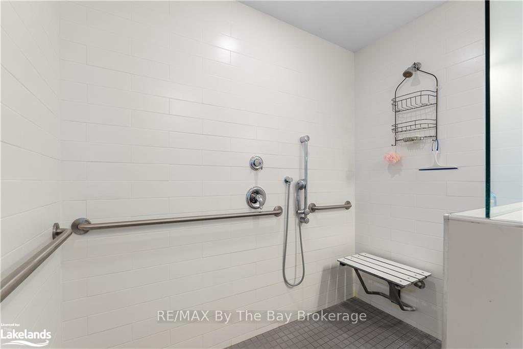 Photo 17 of 88 Henry Street, Barrie, Queen's Park — HOMEH