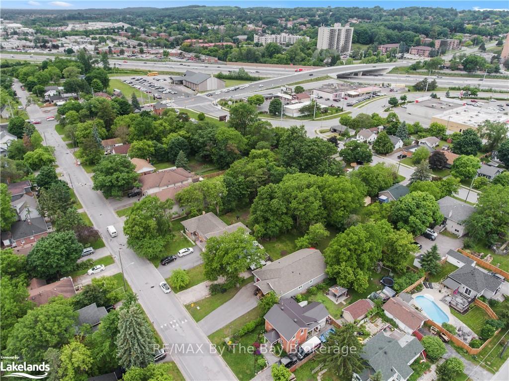 Photo 30 of 88 Henry Street, Barrie, Queen's Park — HOMEH
