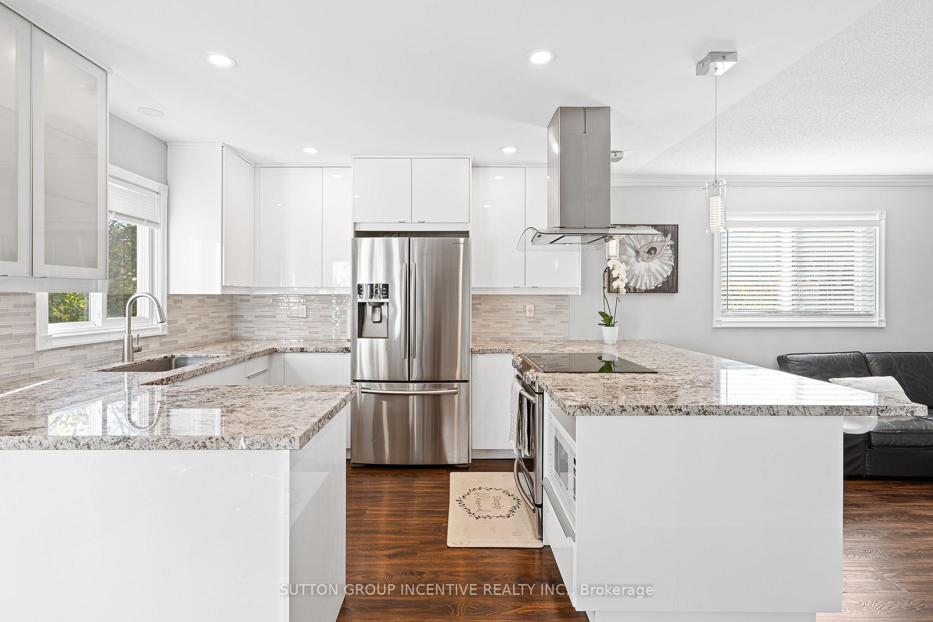Photo 8 of 31 Moore Place, Barrie, Letitia Heights — HOMEH