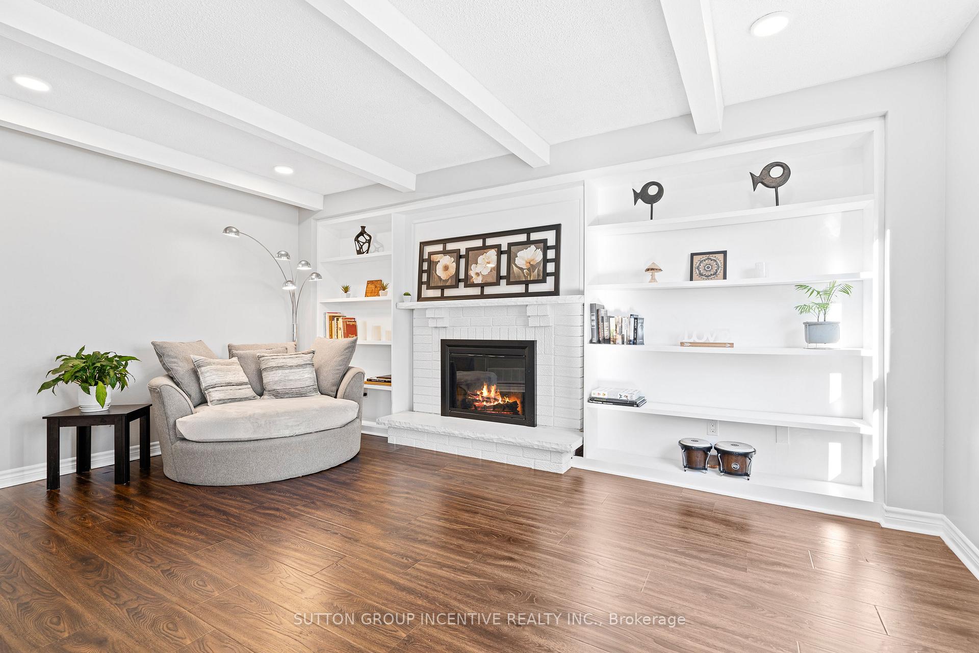 Photo 9 of 31 Moore Place, Barrie, Letitia Heights — HOMEH