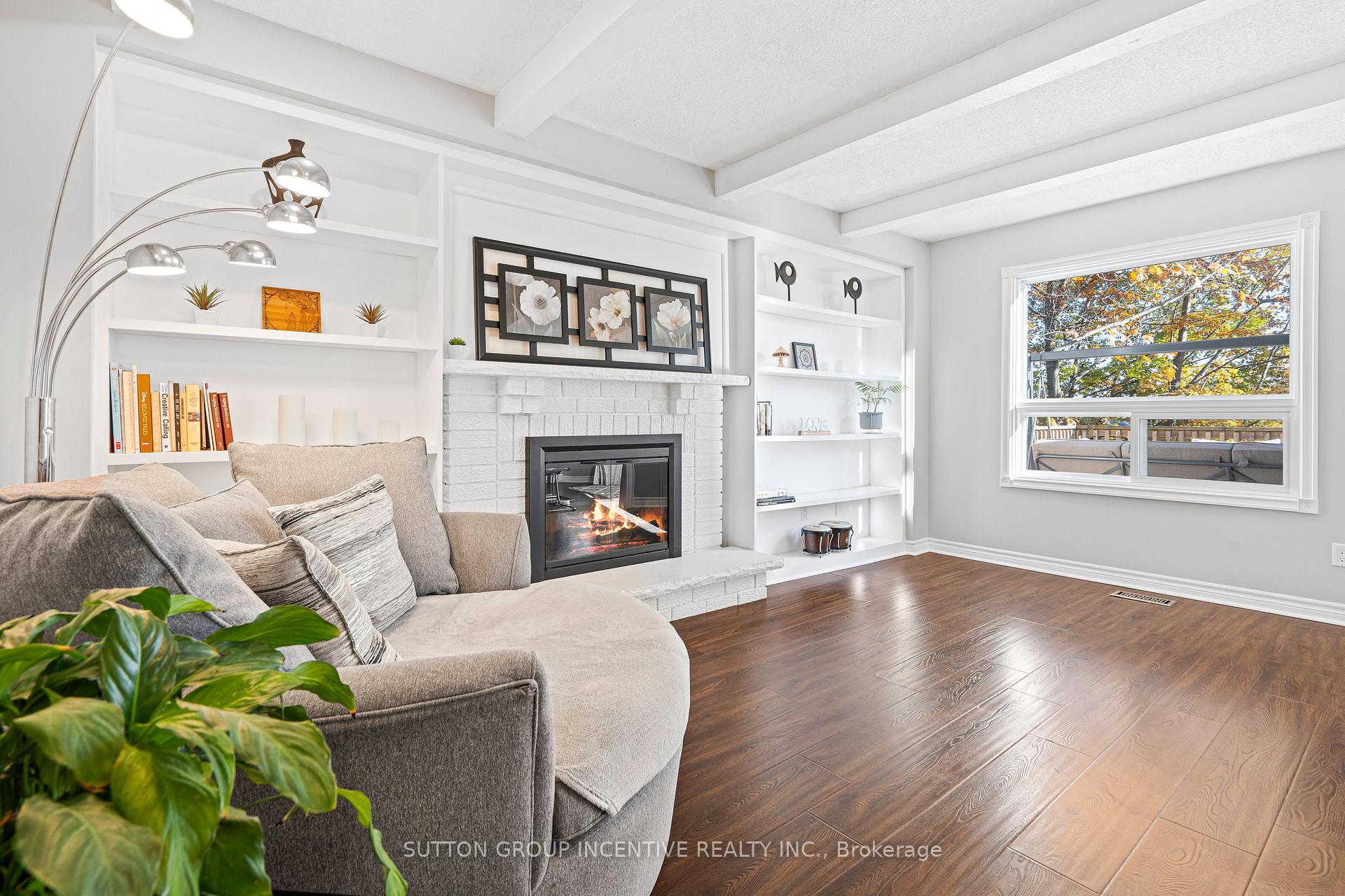 Photo 10 of 31 Moore Place, Barrie, Letitia Heights — HOMEH