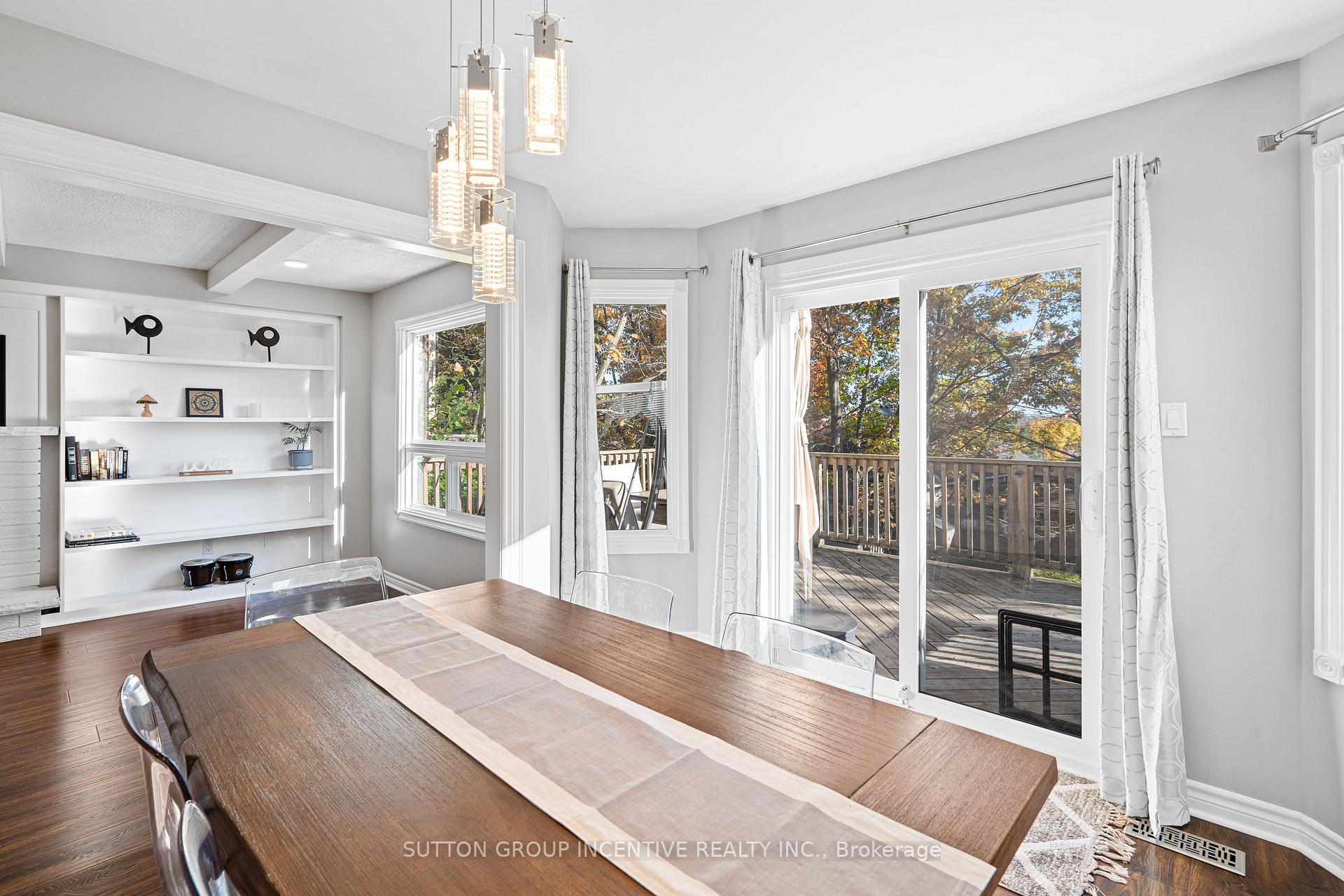 Photo 11 of 31 Moore Place, Barrie, Letitia Heights — HOMEH
