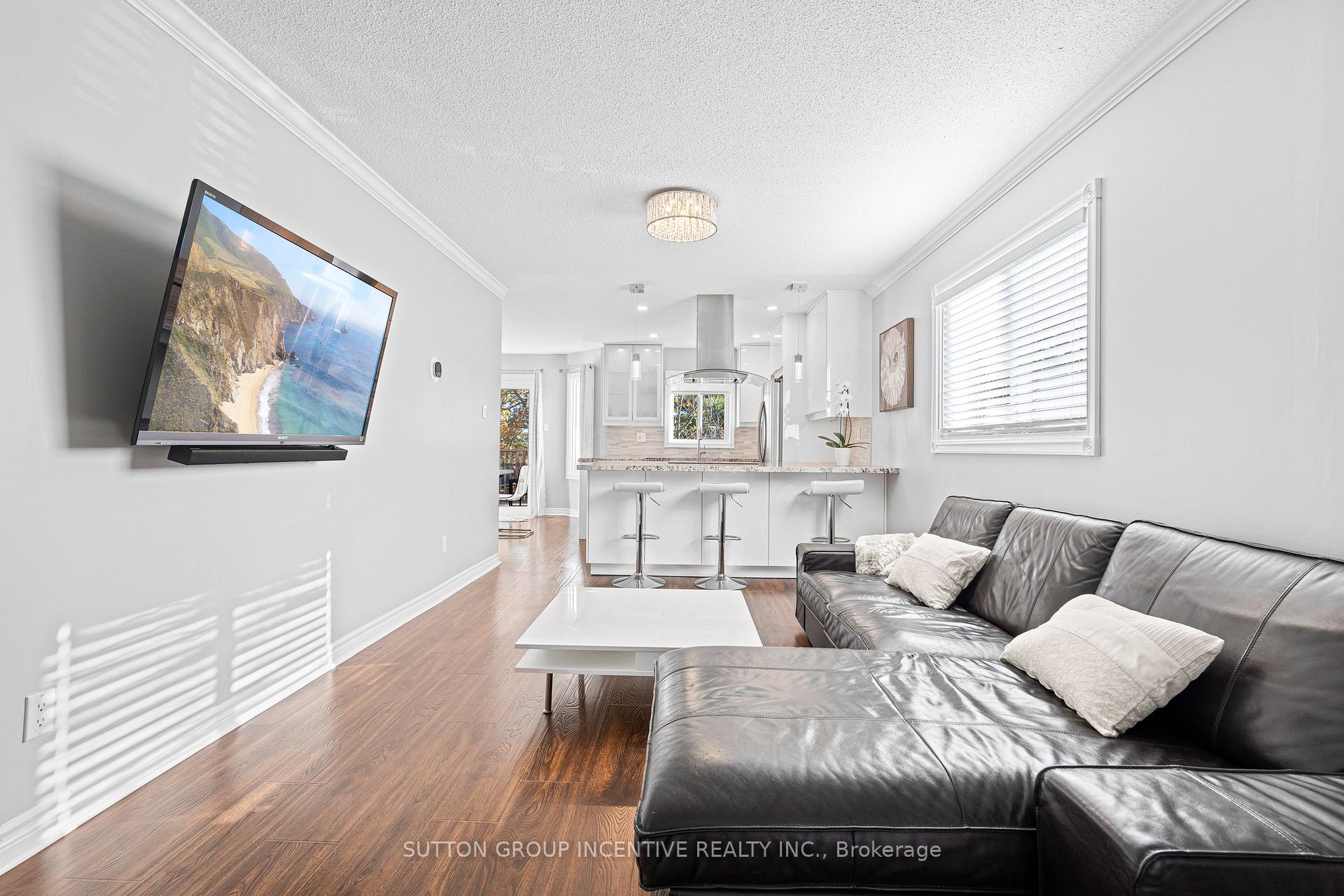 Photo 12 of 31 Moore Place, Barrie, Letitia Heights — HOMEH