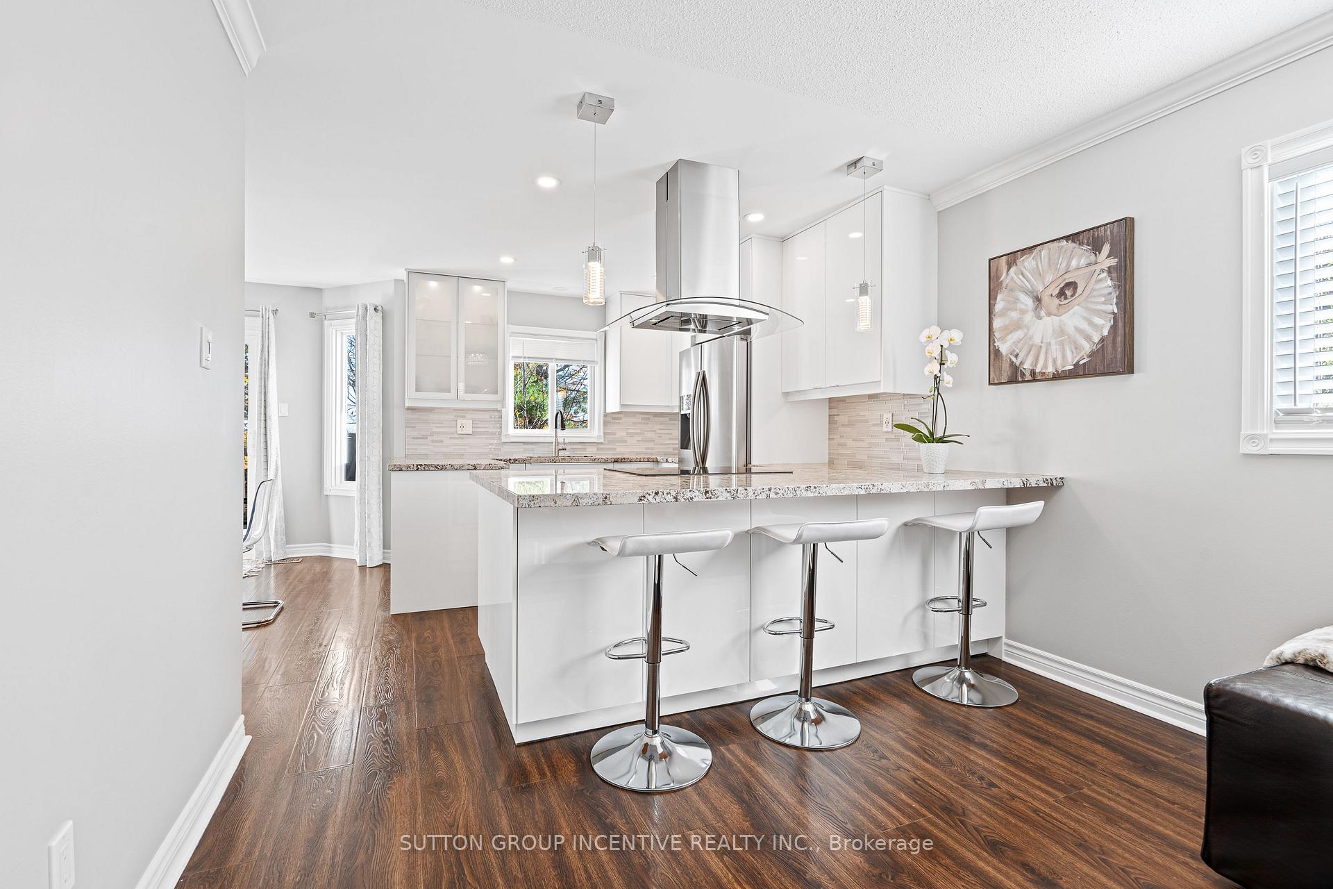 Photo 13 of 31 Moore Place, Barrie, Letitia Heights — HOMEH