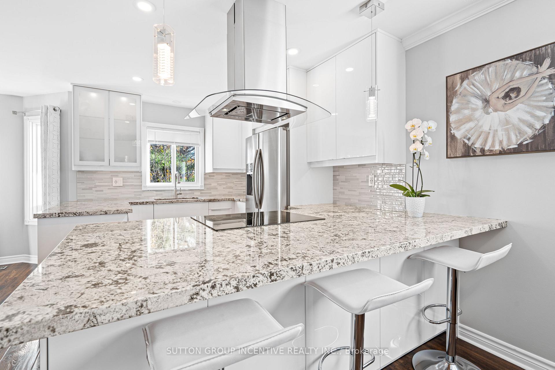 Photo 14 of 31 Moore Place, Barrie, Letitia Heights — HOMEH