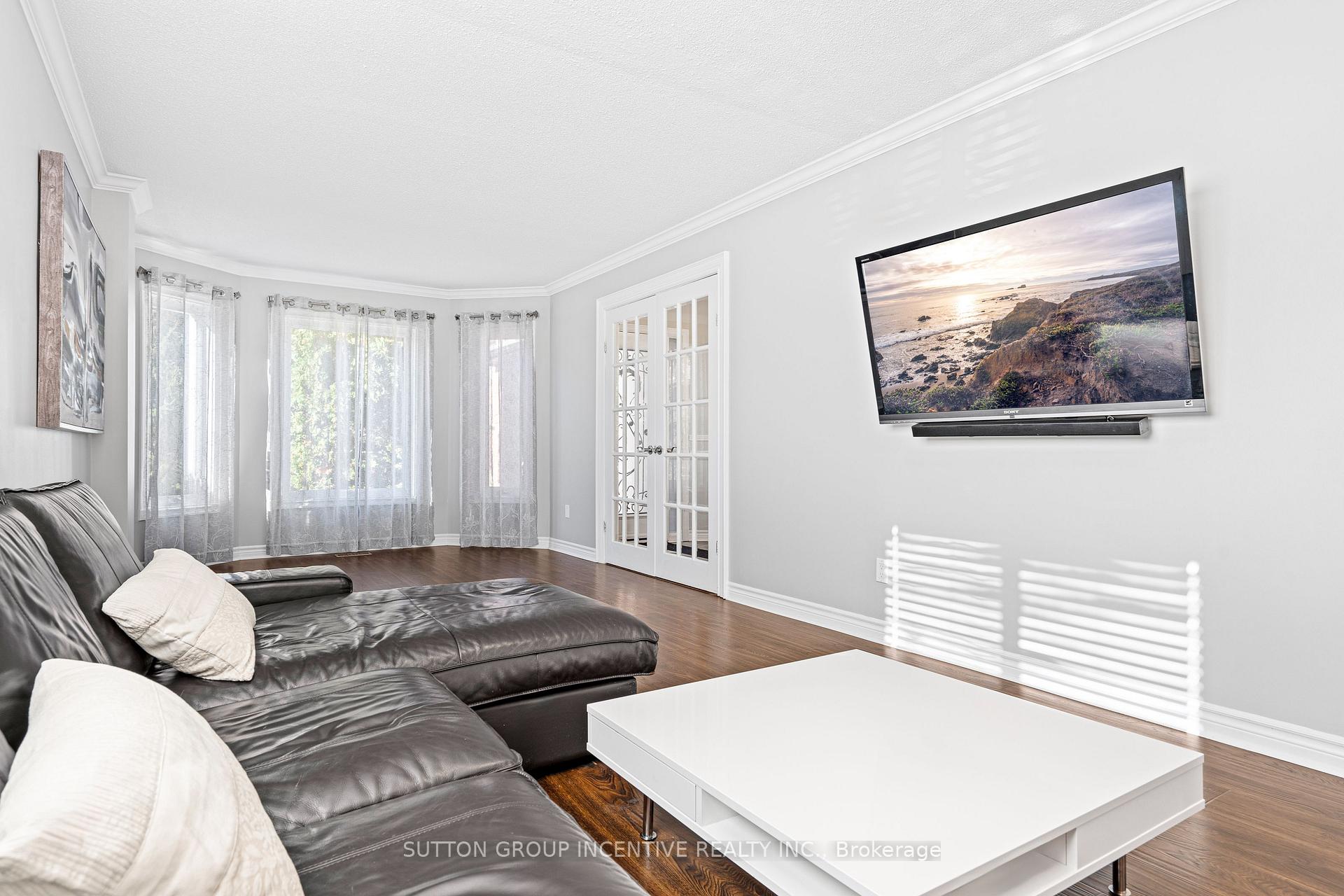 Photo 15 of 31 Moore Place, Barrie, Letitia Heights — HOMEH