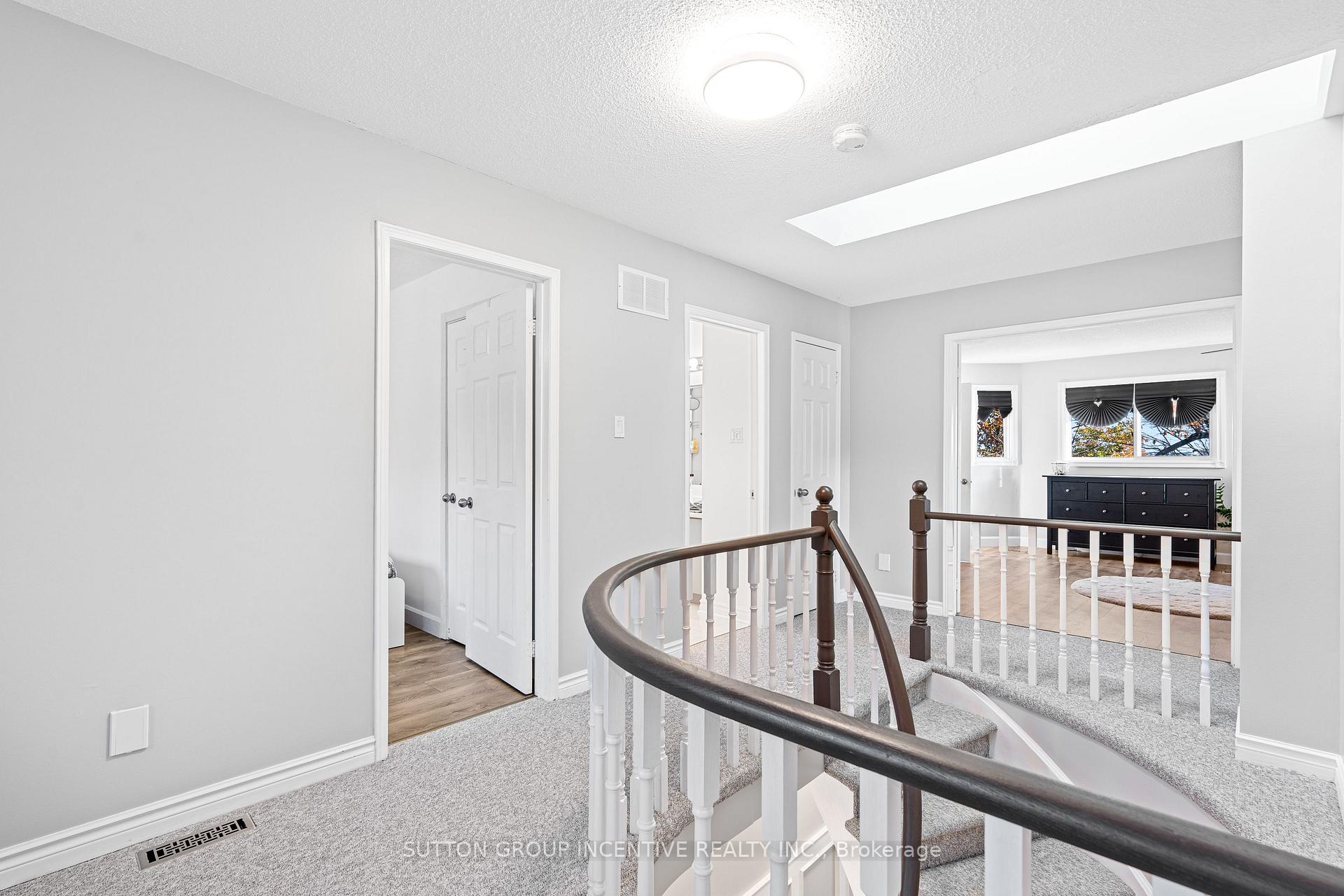 Photo 17 of 31 Moore Place, Barrie, Letitia Heights — HOMEH