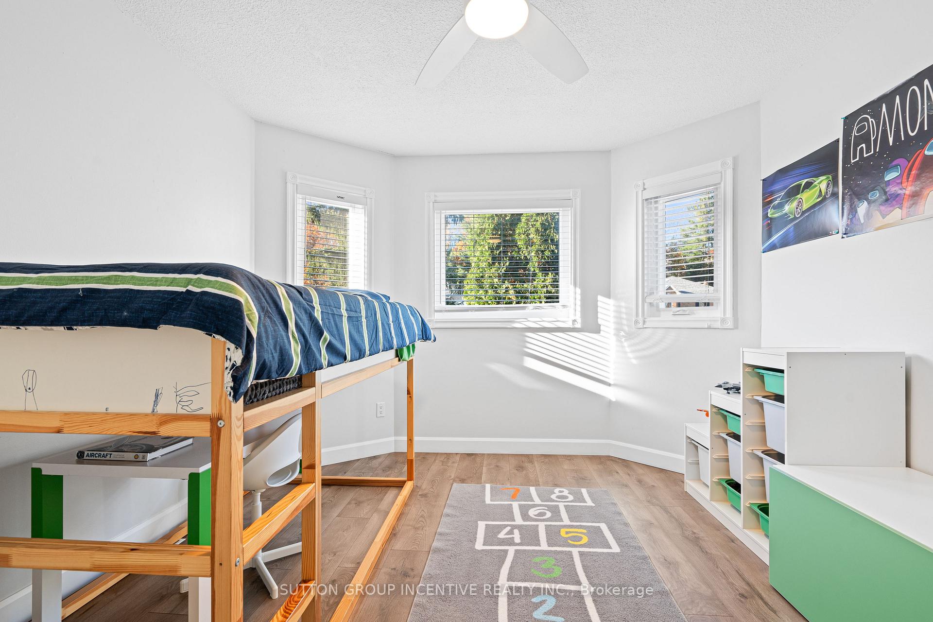 Photo 18 of 31 Moore Place, Barrie, Letitia Heights — HOMEH