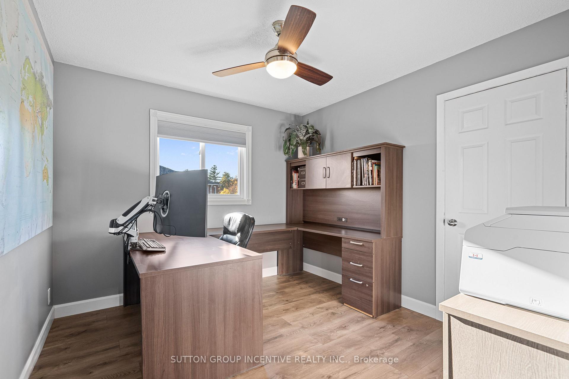 Photo 21 of 31 Moore Place, Barrie, Letitia Heights — HOMEH
