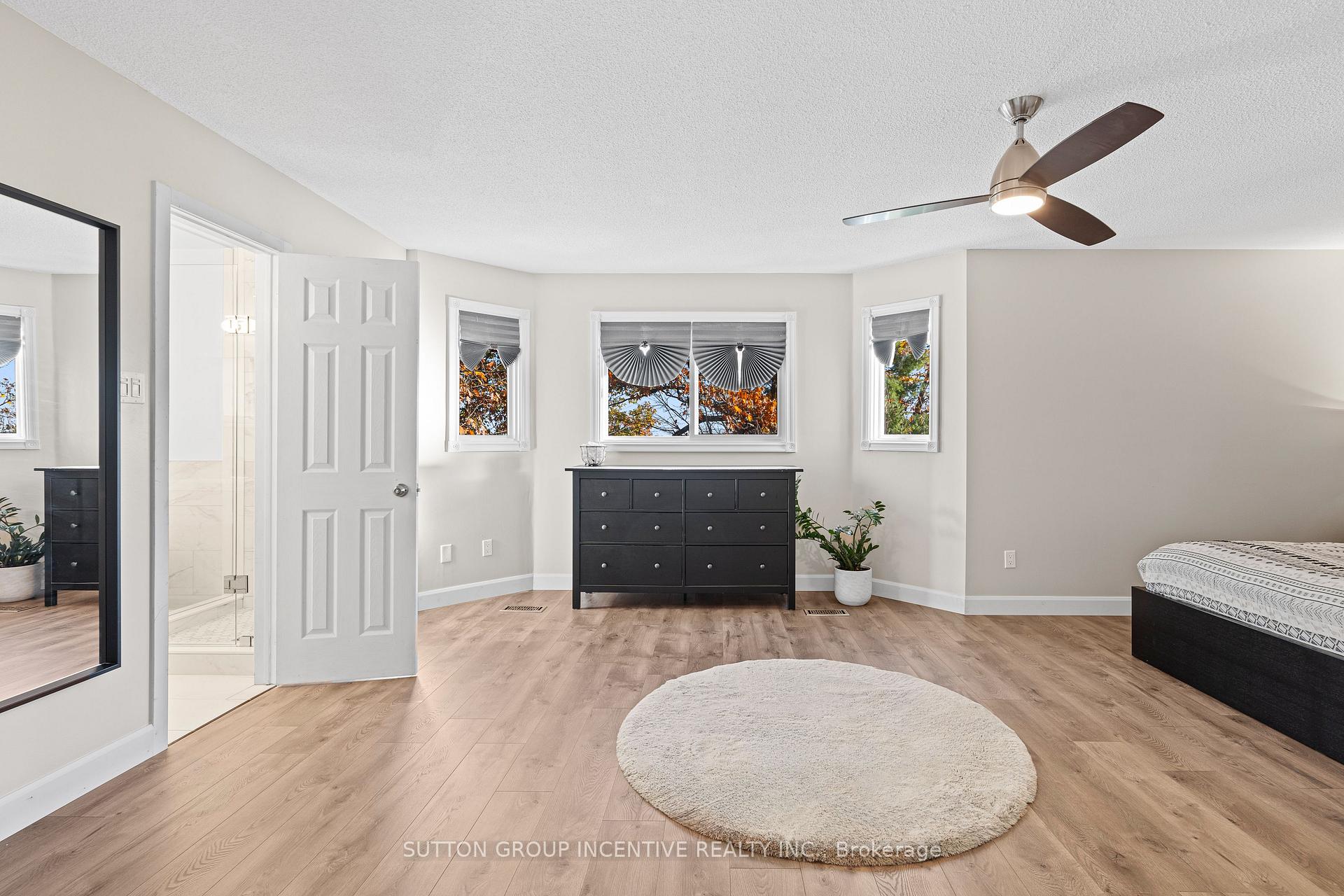 Photo 22 of 31 Moore Place, Barrie, Letitia Heights — HOMEH