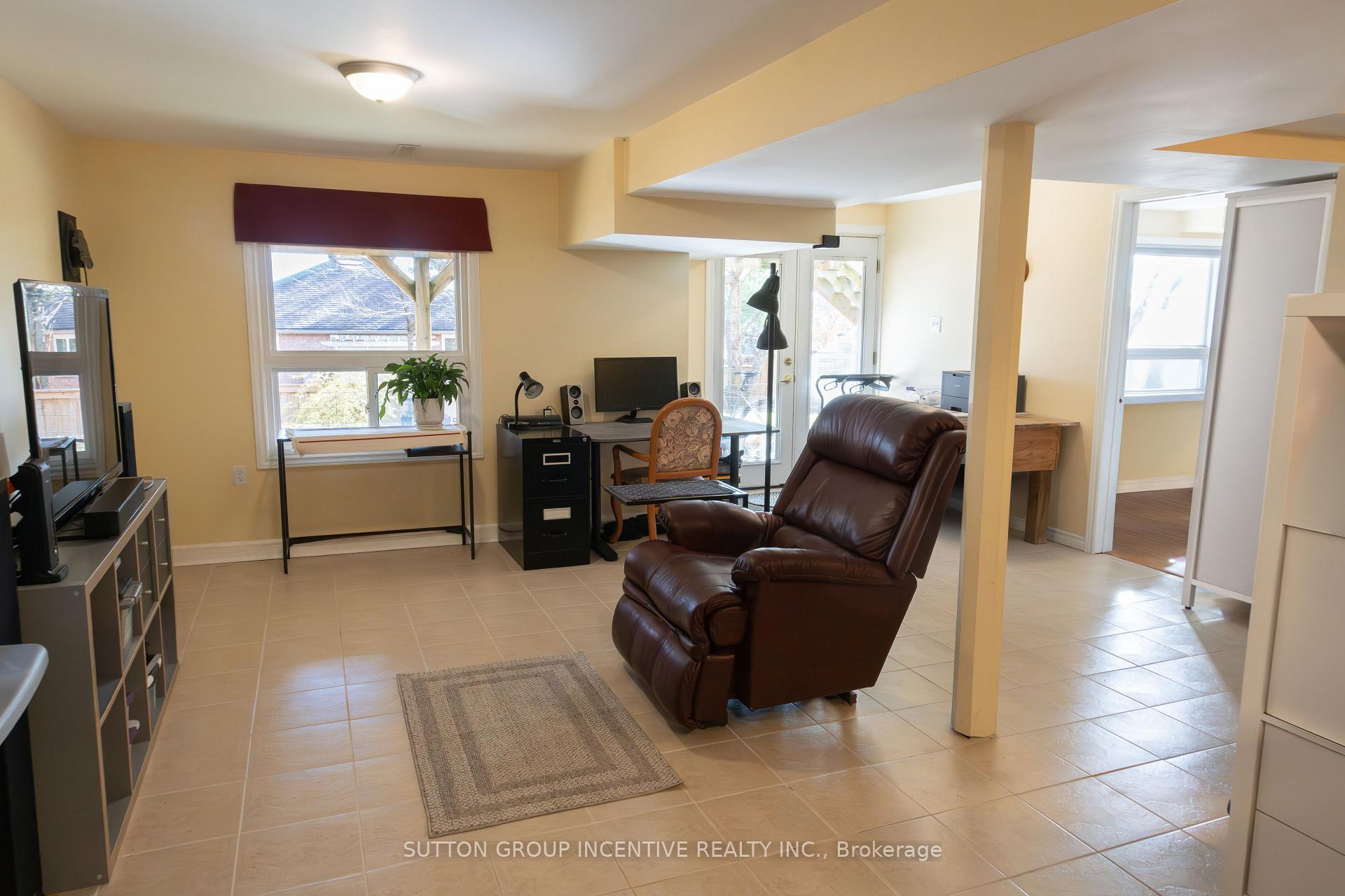 Photo 27 of 31 Moore Place, Barrie, Letitia Heights — HOMEH