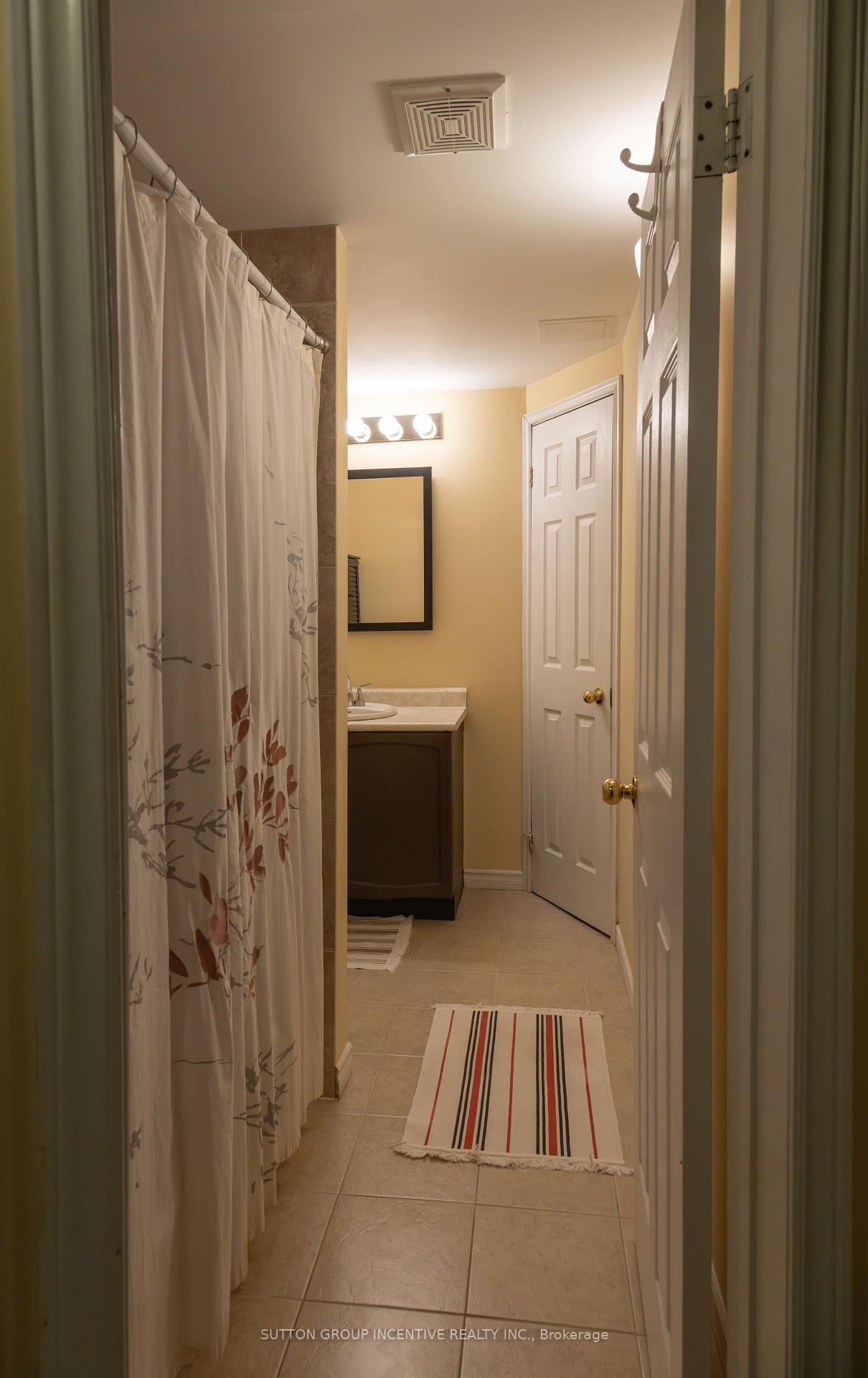 Photo 28 of 31 Moore Place, Barrie, Letitia Heights — HOMEH