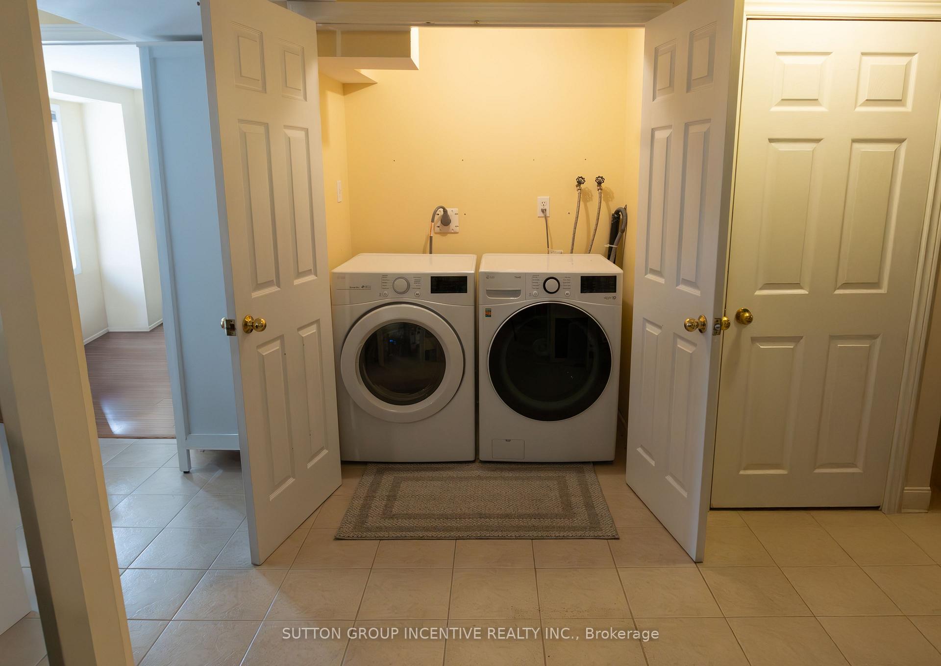 Photo 30 of 31 Moore Place, Barrie, Letitia Heights — HOMEH
