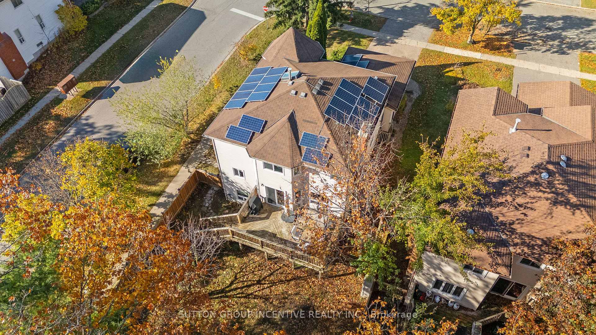 Photo 36 of 31 Moore Place, Barrie, Letitia Heights — HOMEH