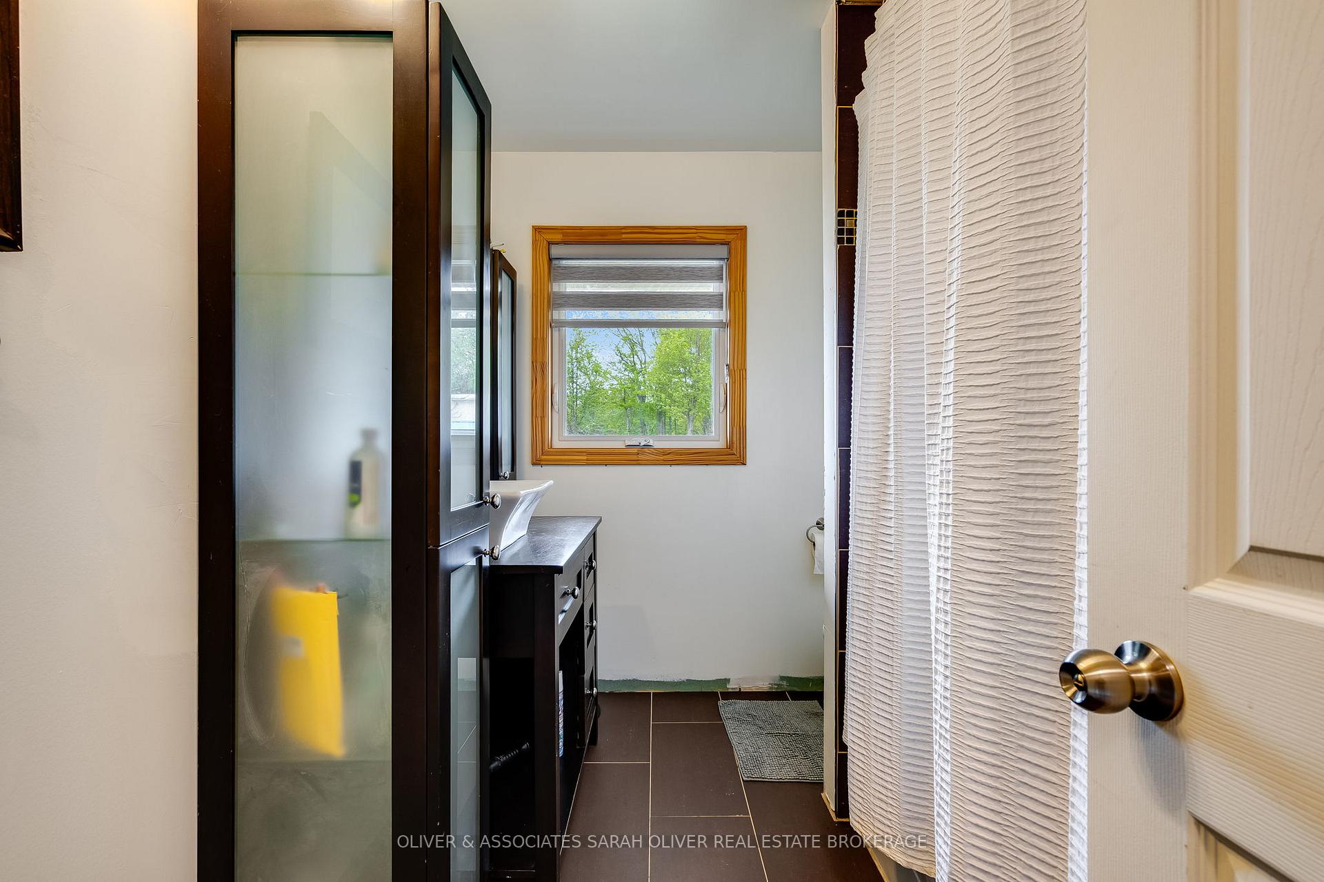 Photo 21 of 270 Cotterie Park, Leamington — HOMEH