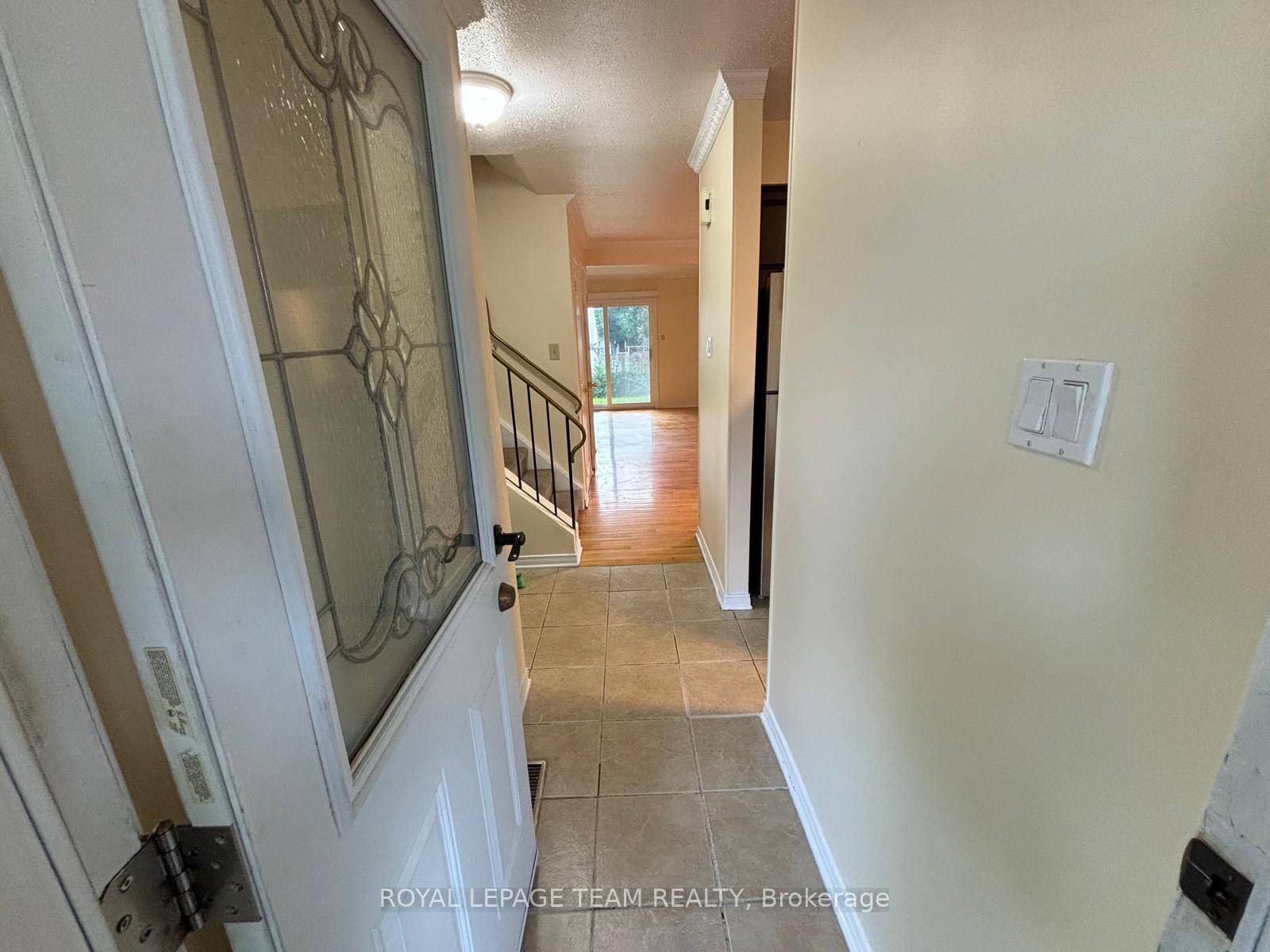 Photo 3 of 1648 Nordic Way, Ottawa, Pineview — HOMEH
