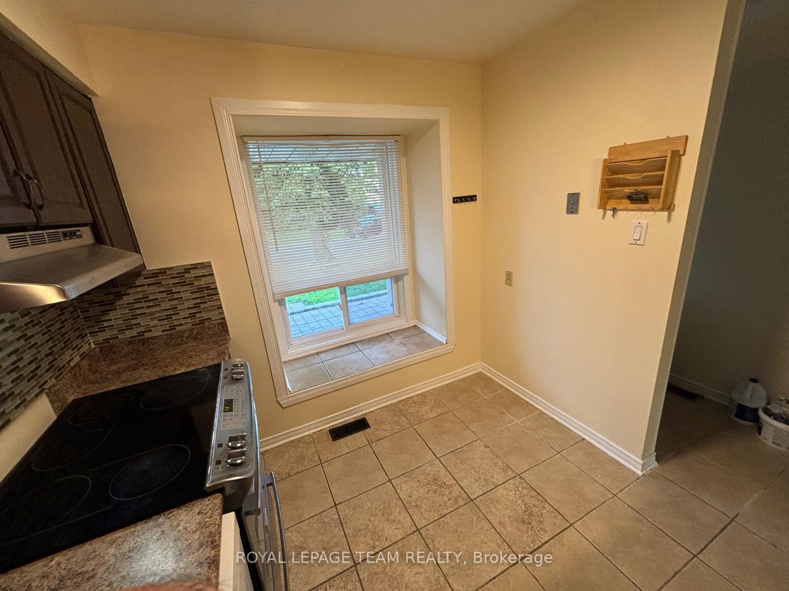 Photo 7 of 1648 Nordic Way, Ottawa, Pineview — HOMEH