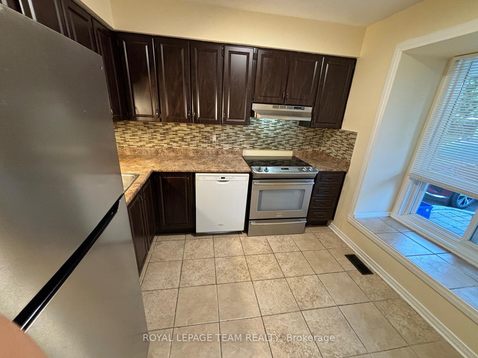 Photo 6 of 1648 Nordic Way, Ottawa, Pineview — HOMEH