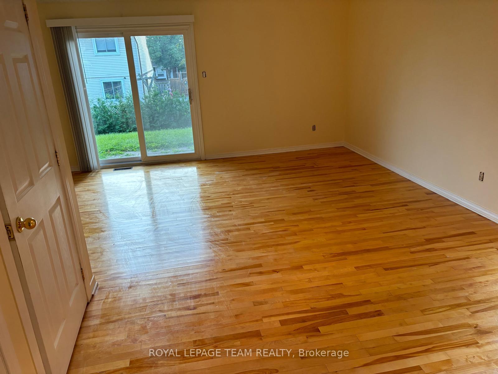 Photo 5 of 1648 Nordic Way, Ottawa, Pineview — HOMEH