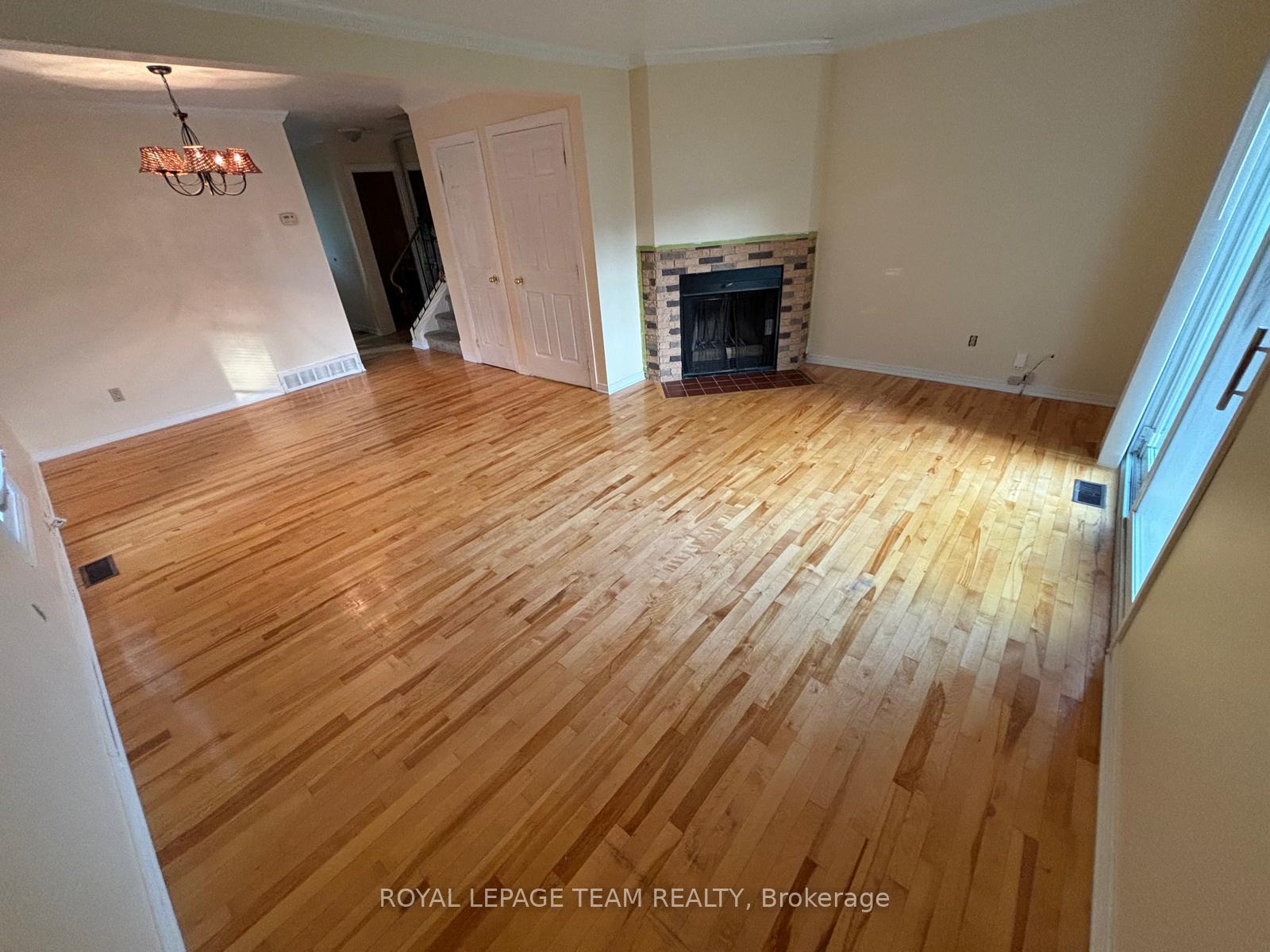 Photo 11 of 1648 Nordic Way, Ottawa, Pineview — HOMEH