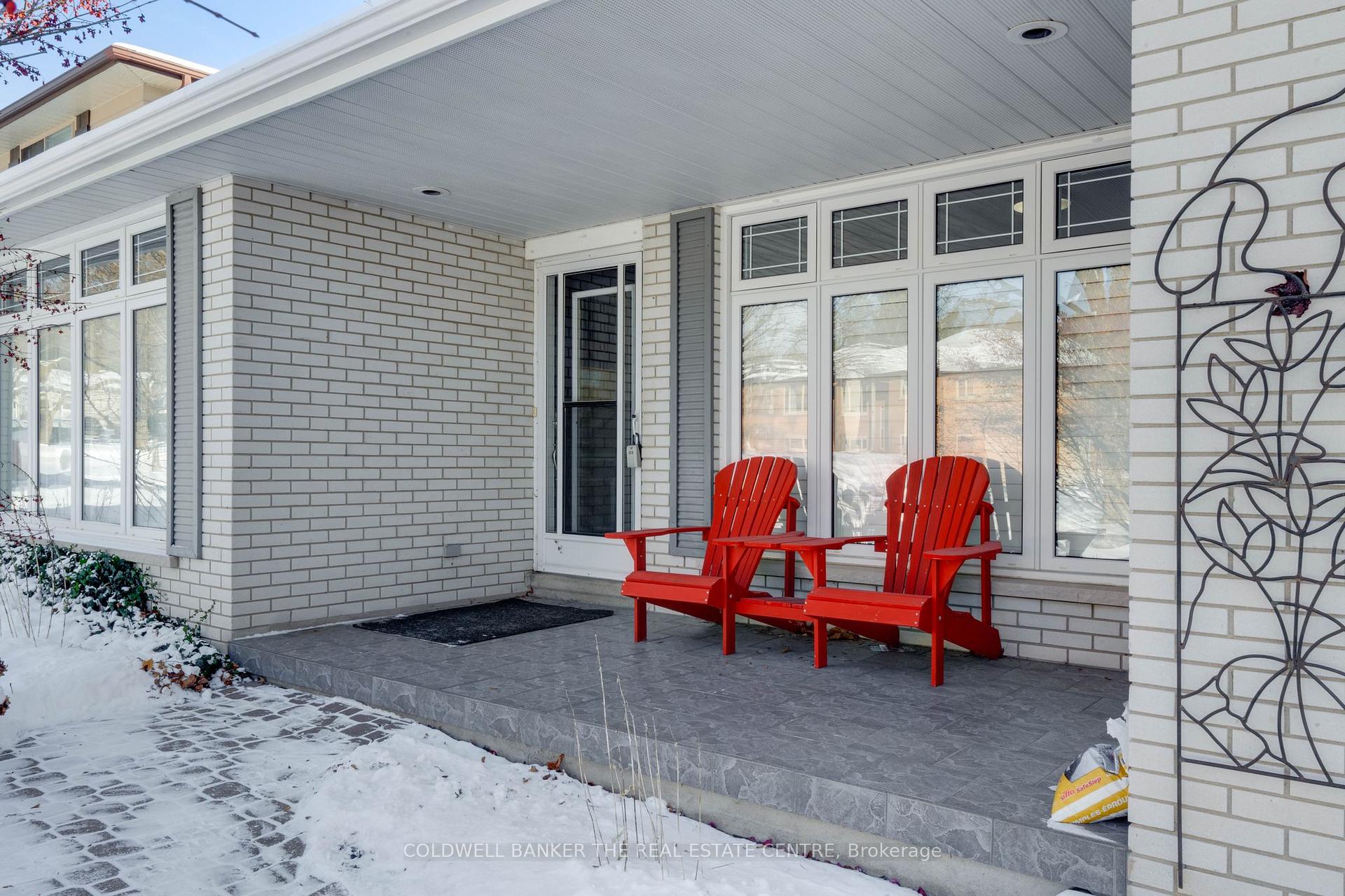Photo 3 of 9 Bellevue Crescent, Barrie, Wellington — HOMEH