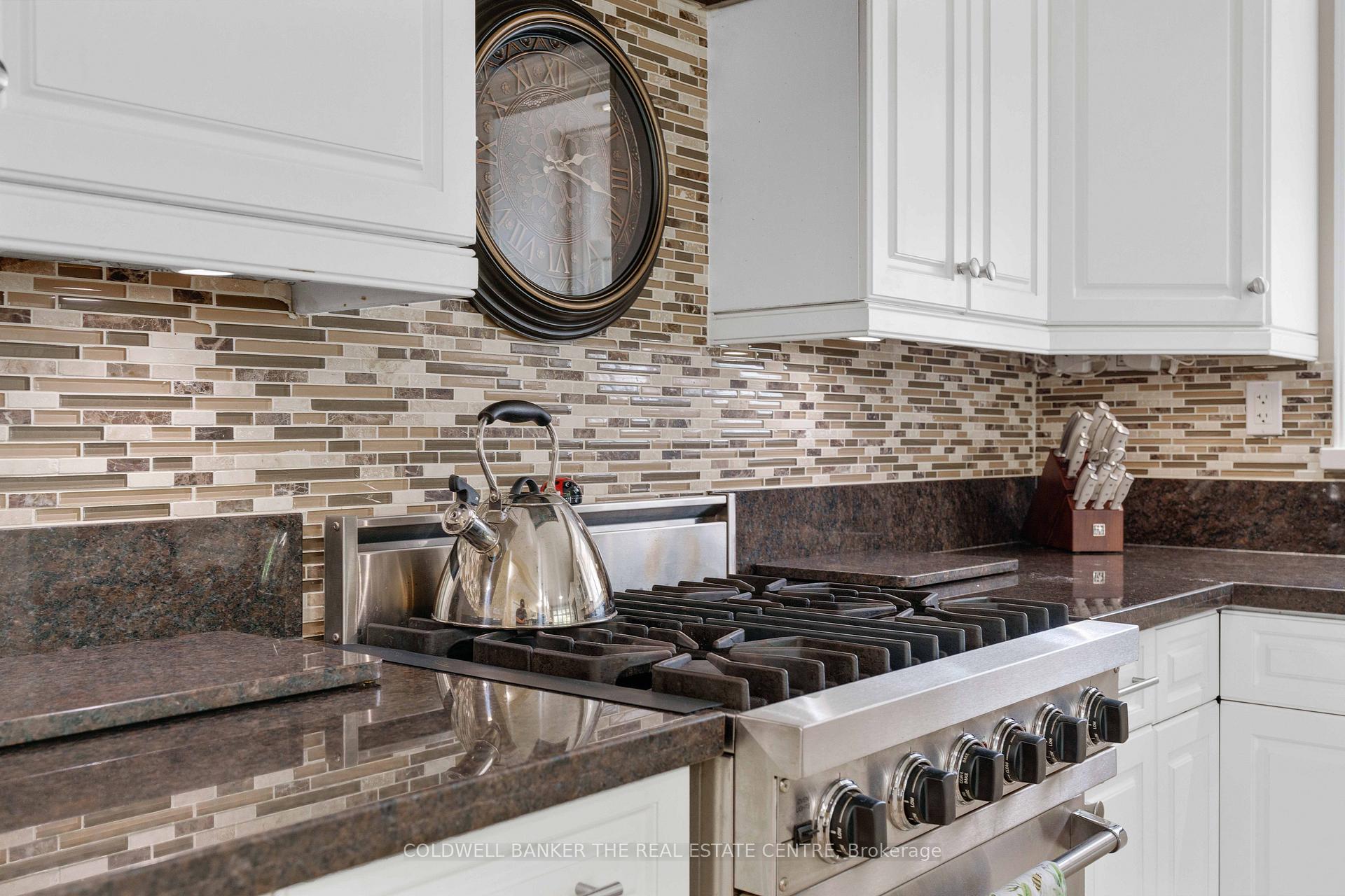 Photo 7 of 9 Bellevue Crescent, Barrie, Wellington — HOMEH