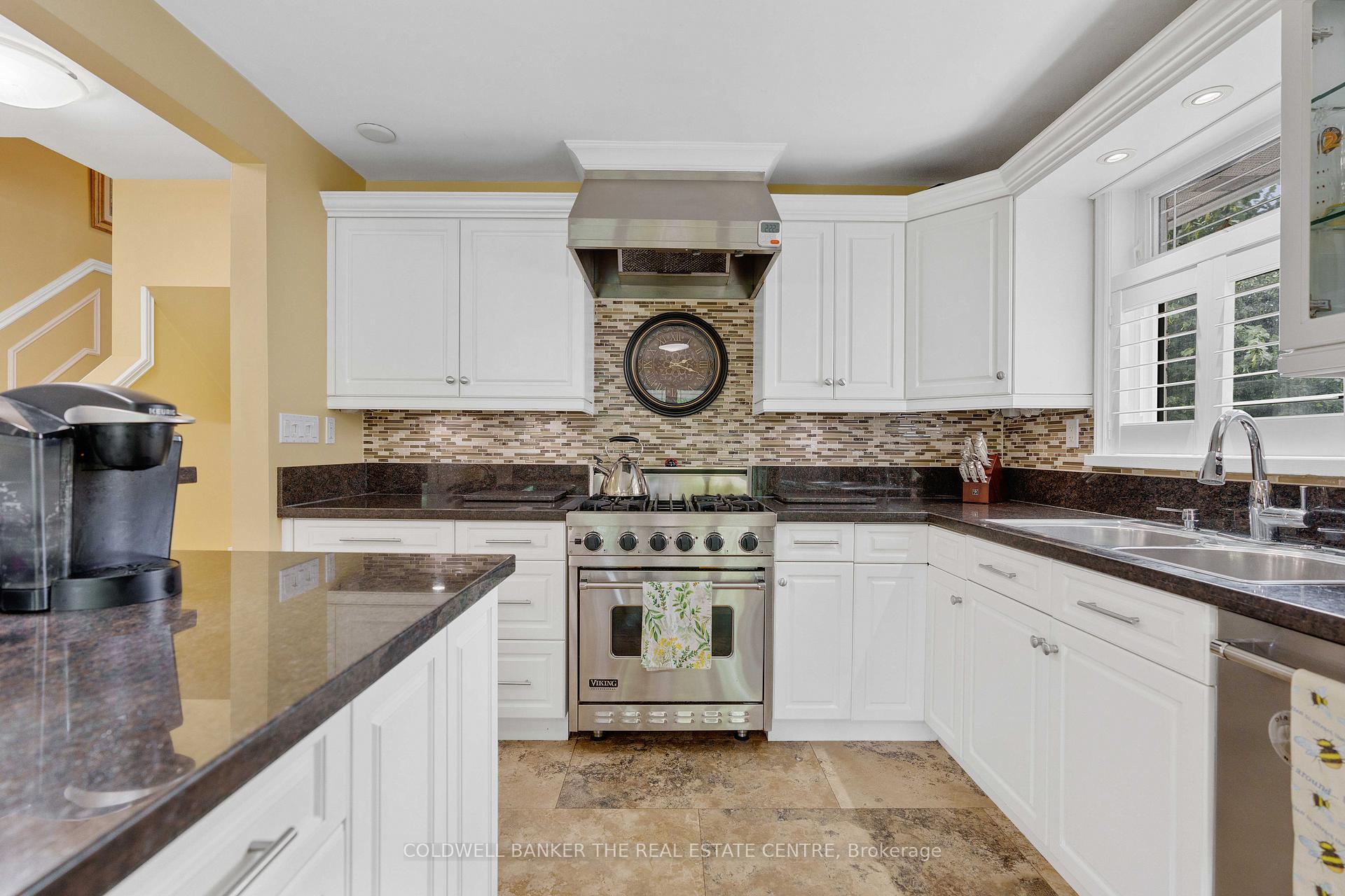 Photo 8 of 9 Bellevue Crescent, Barrie, Wellington — HOMEH