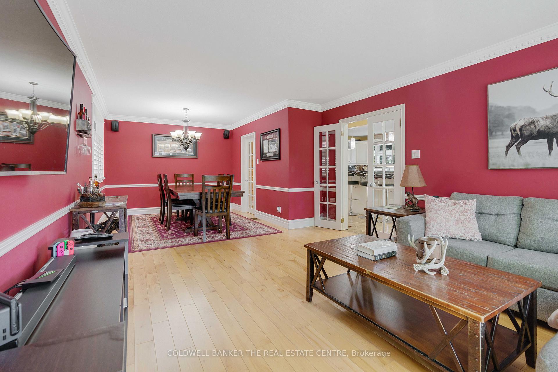 Photo 14 of 9 Bellevue Crescent, Barrie, Wellington — HOMEH