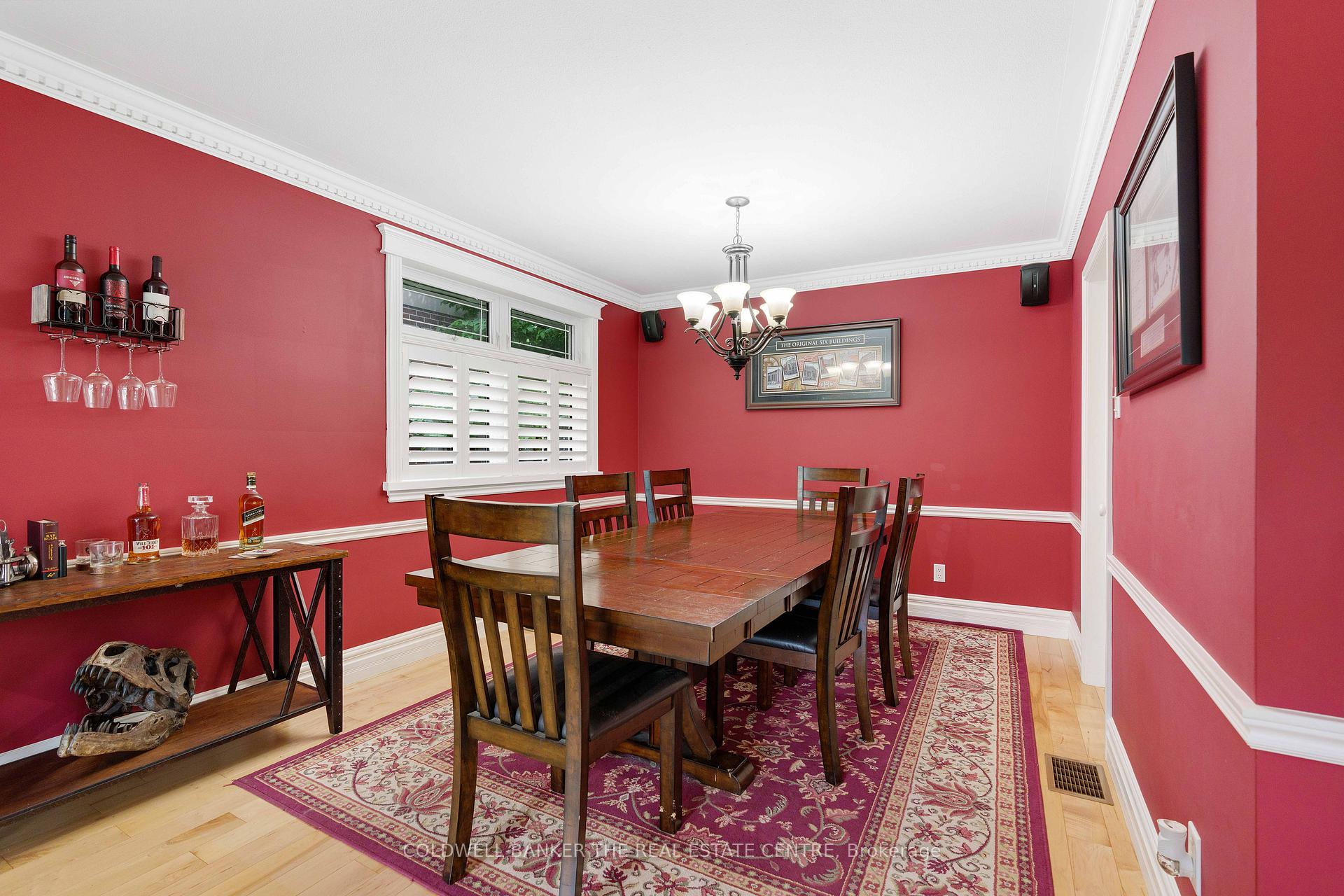 Photo 16 of 9 Bellevue Crescent, Barrie, Wellington — HOMEH