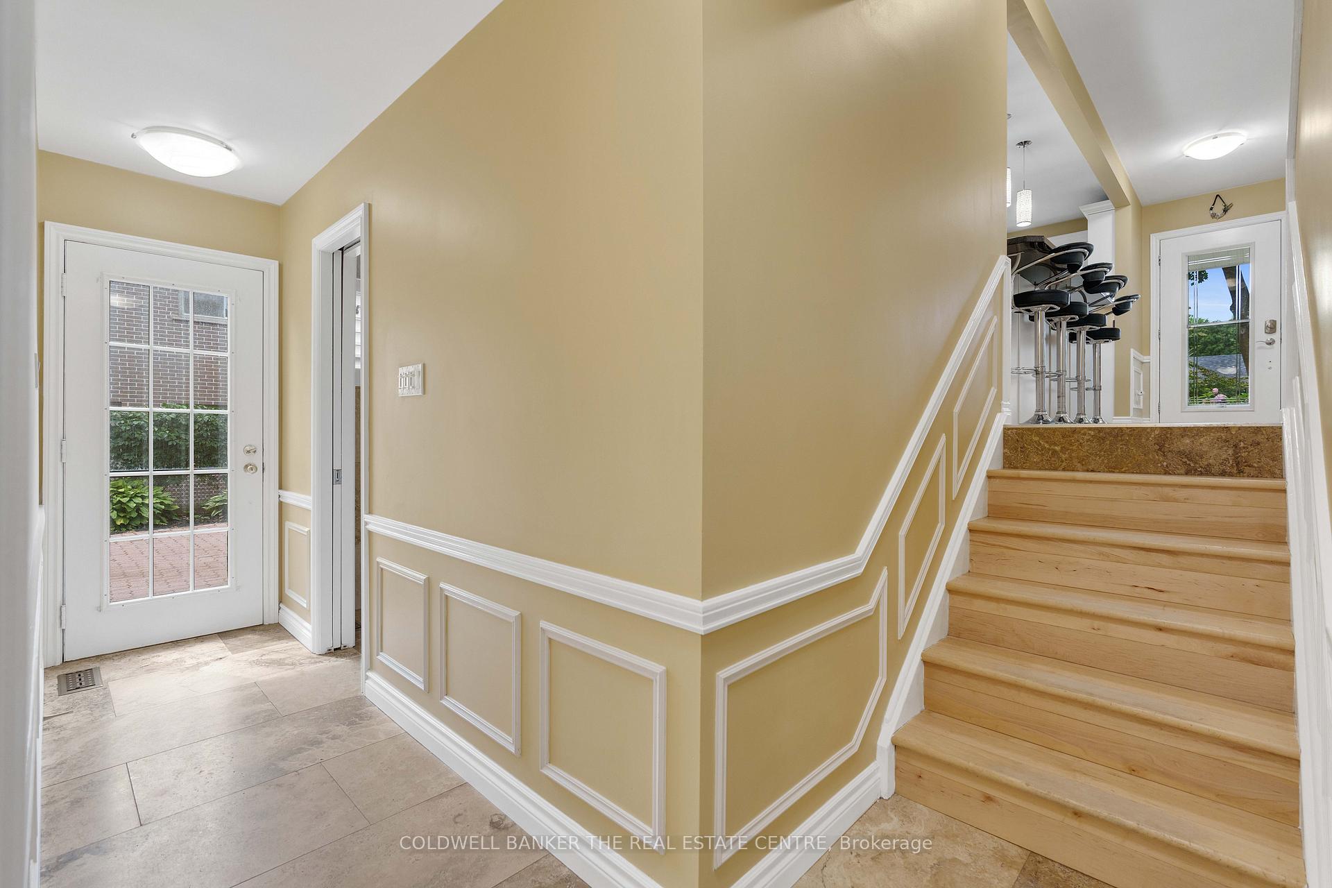 Photo 21 of 9 Bellevue Crescent, Barrie, Wellington — HOMEH