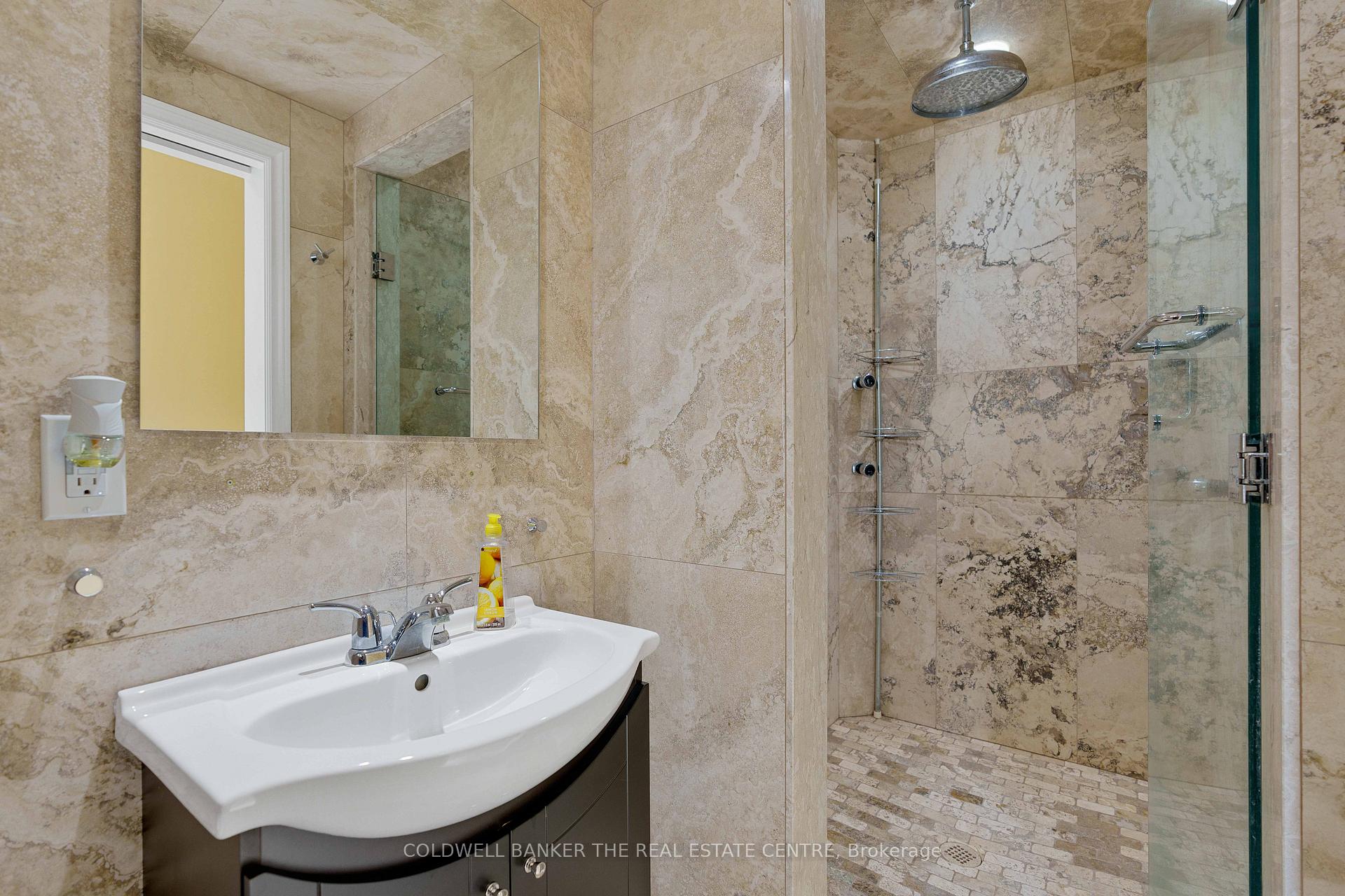 Photo 22 of 9 Bellevue Crescent, Barrie, Wellington — HOMEH