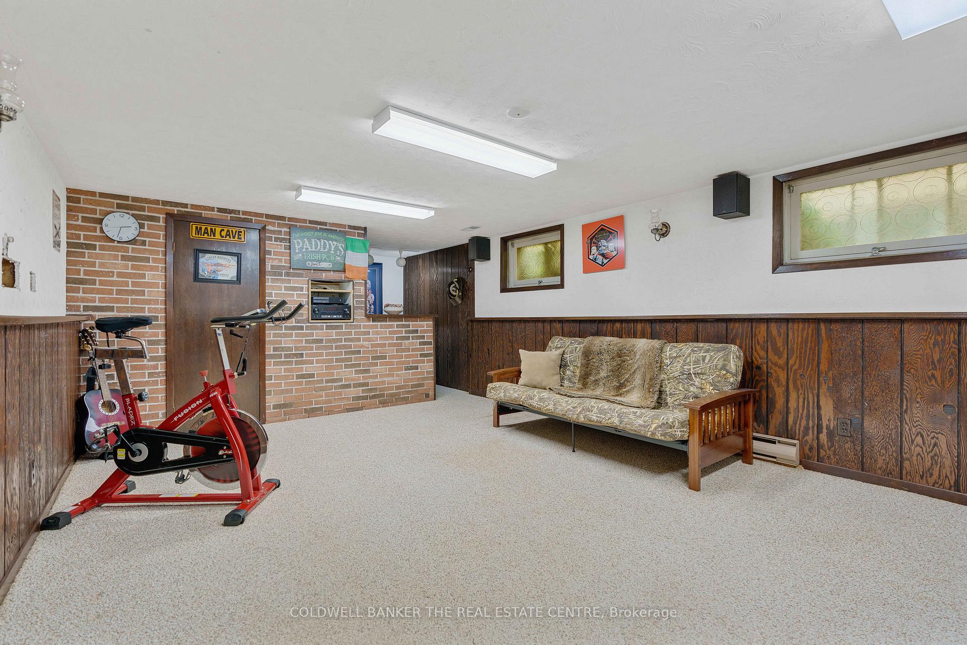 Photo 27 of 9 Bellevue Crescent, Barrie, Wellington — HOMEH