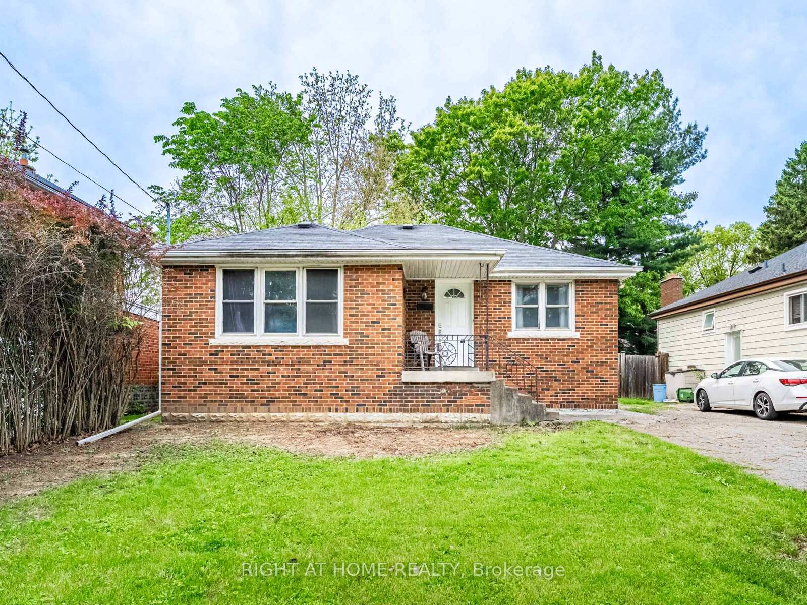Front of 194 Cline Avenue S