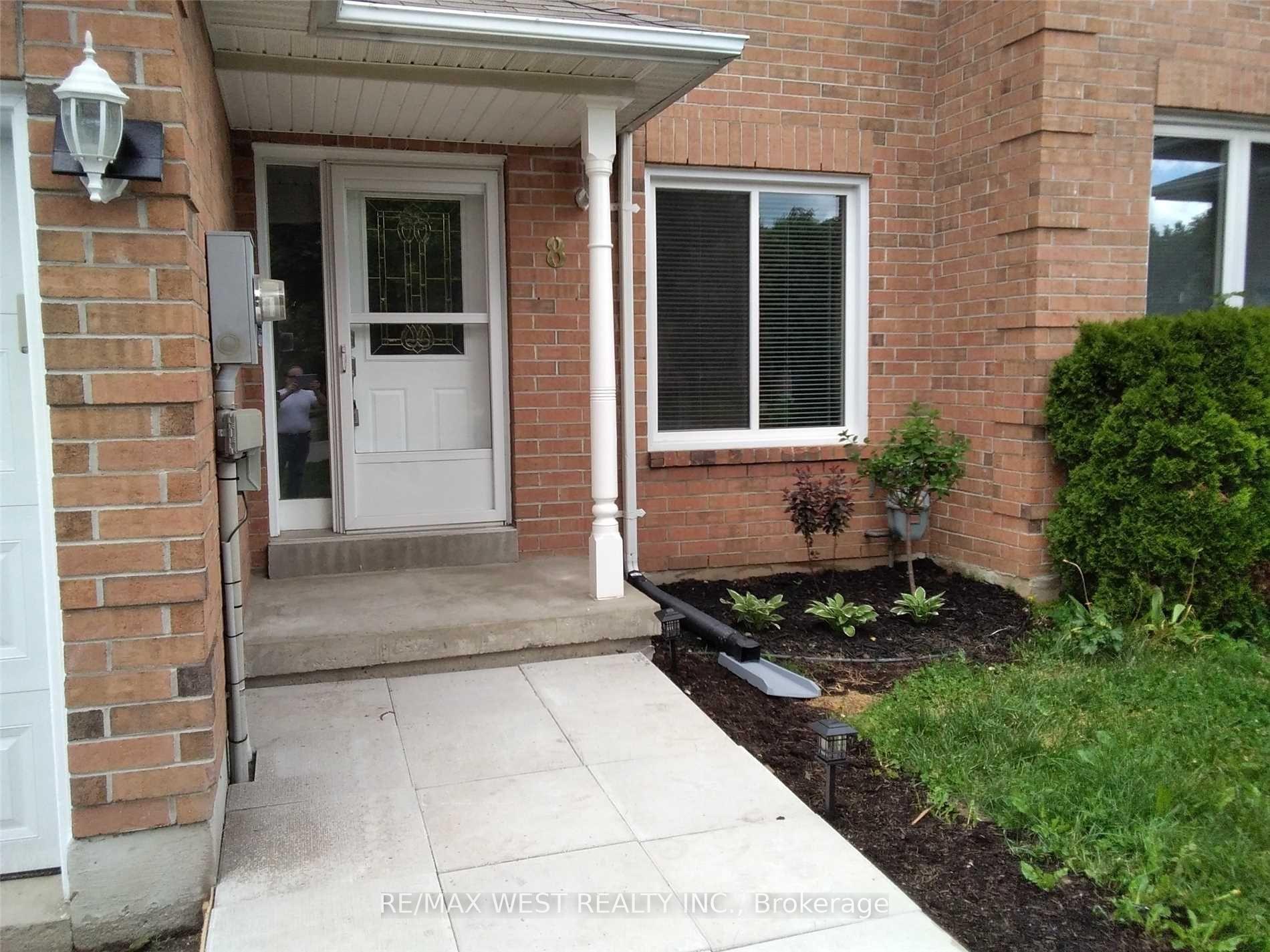 Photo 3 of 8 Lyfytt Crescent, Barrie, West Bayfield — HOMEH