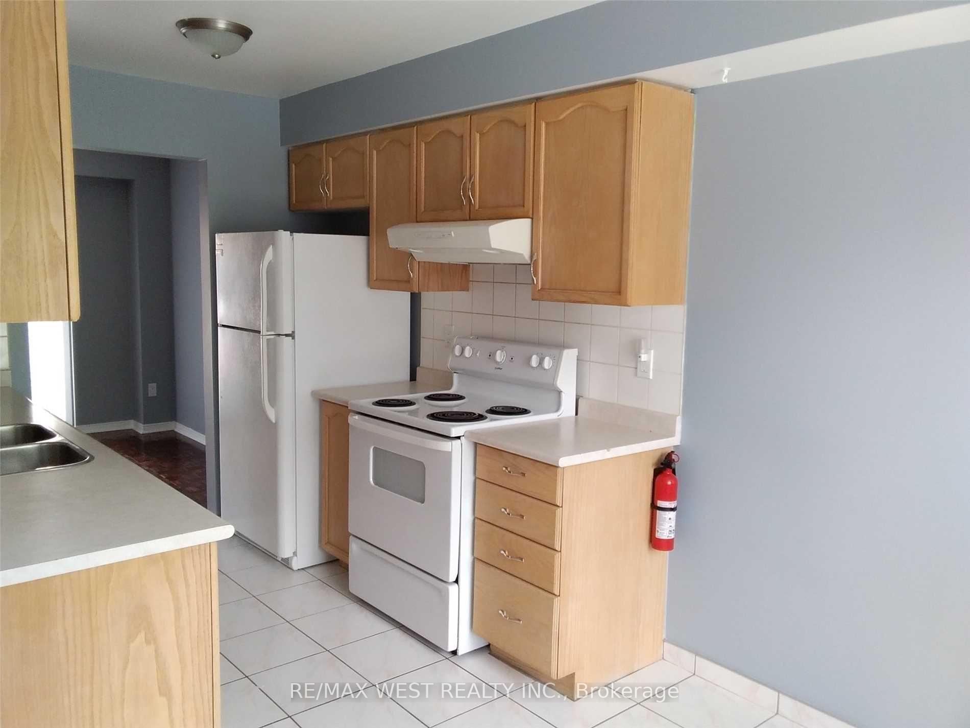 Photo 4 of 8 Lyfytt Crescent, Barrie, West Bayfield — HOMEH