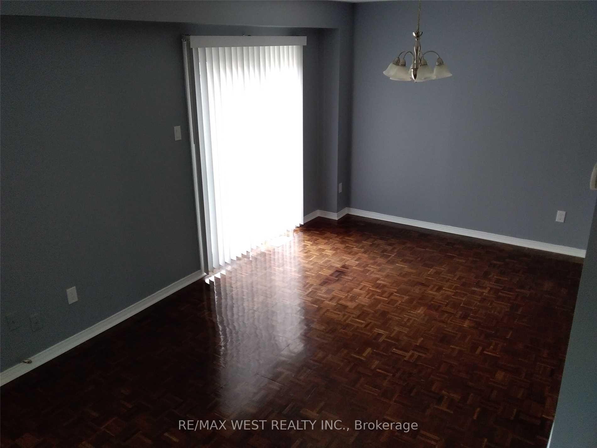Photo 5 of 8 Lyfytt Crescent, Barrie, West Bayfield — HOMEH