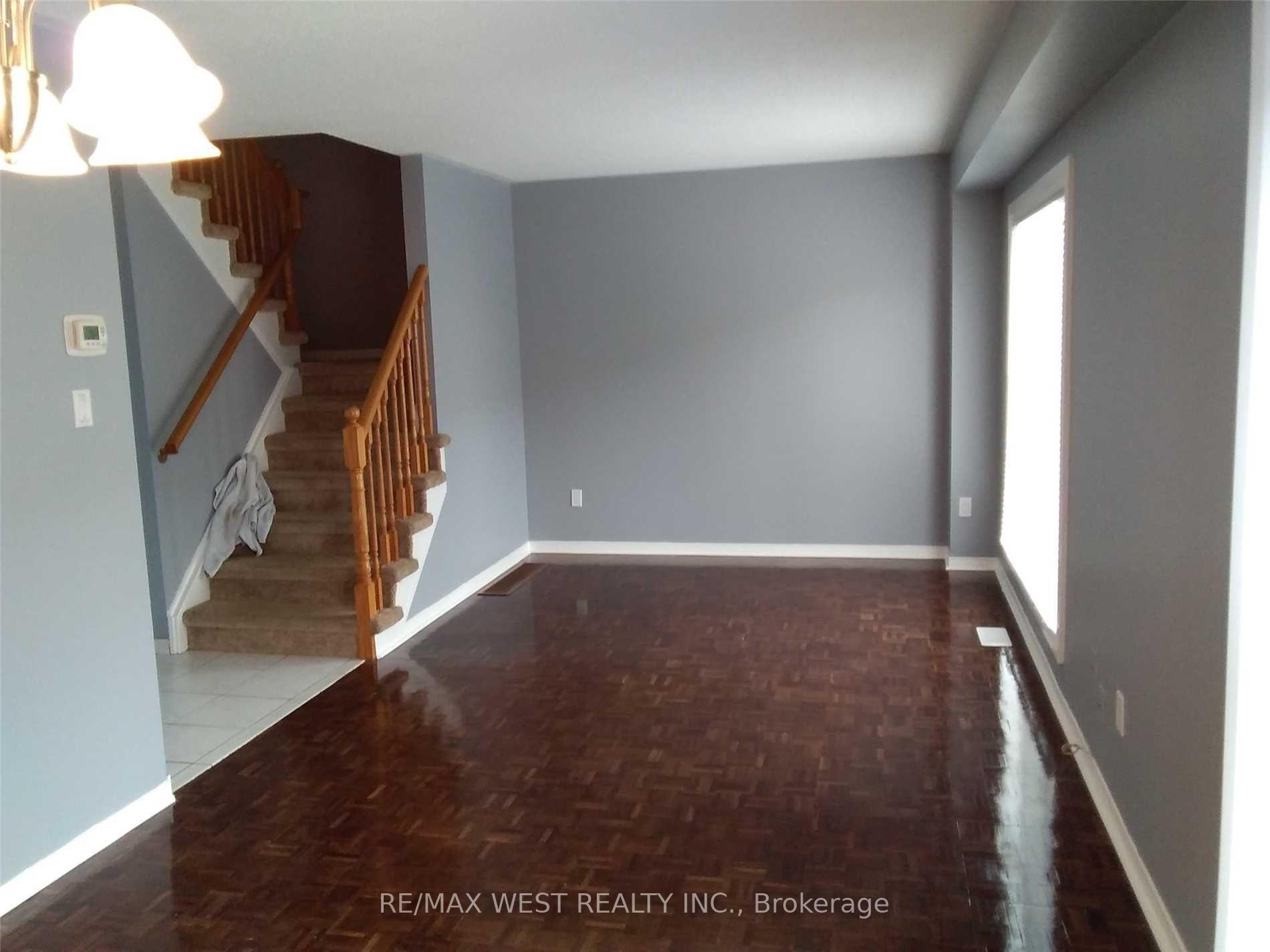 Photo 6 of 8 Lyfytt Crescent, Barrie, West Bayfield — HOMEH