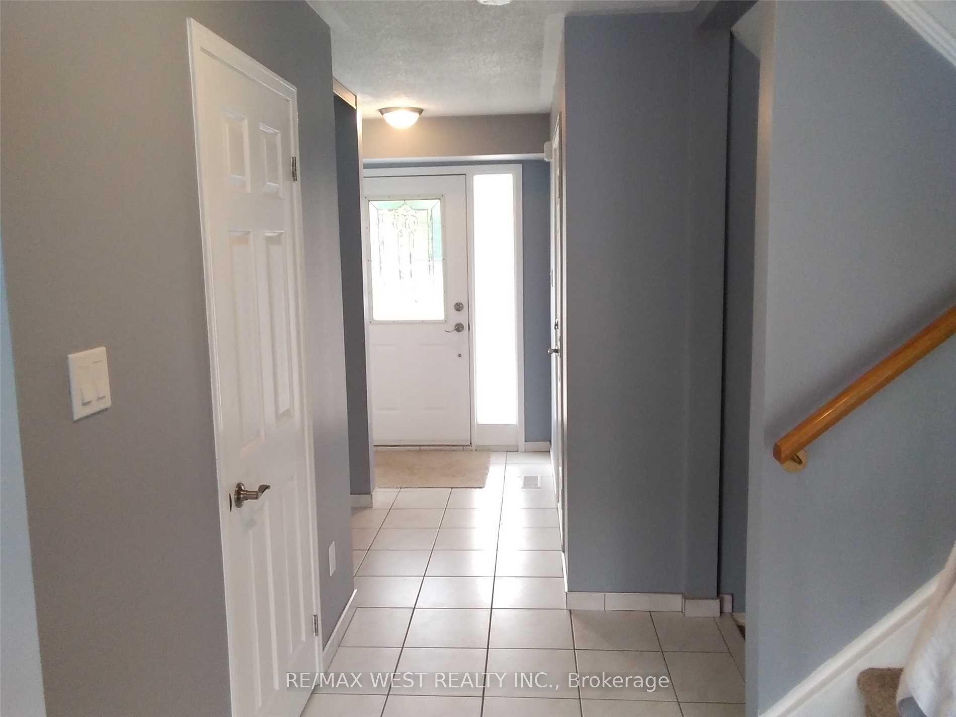 Photo 7 of 8 Lyfytt Crescent, Barrie, West Bayfield — HOMEH