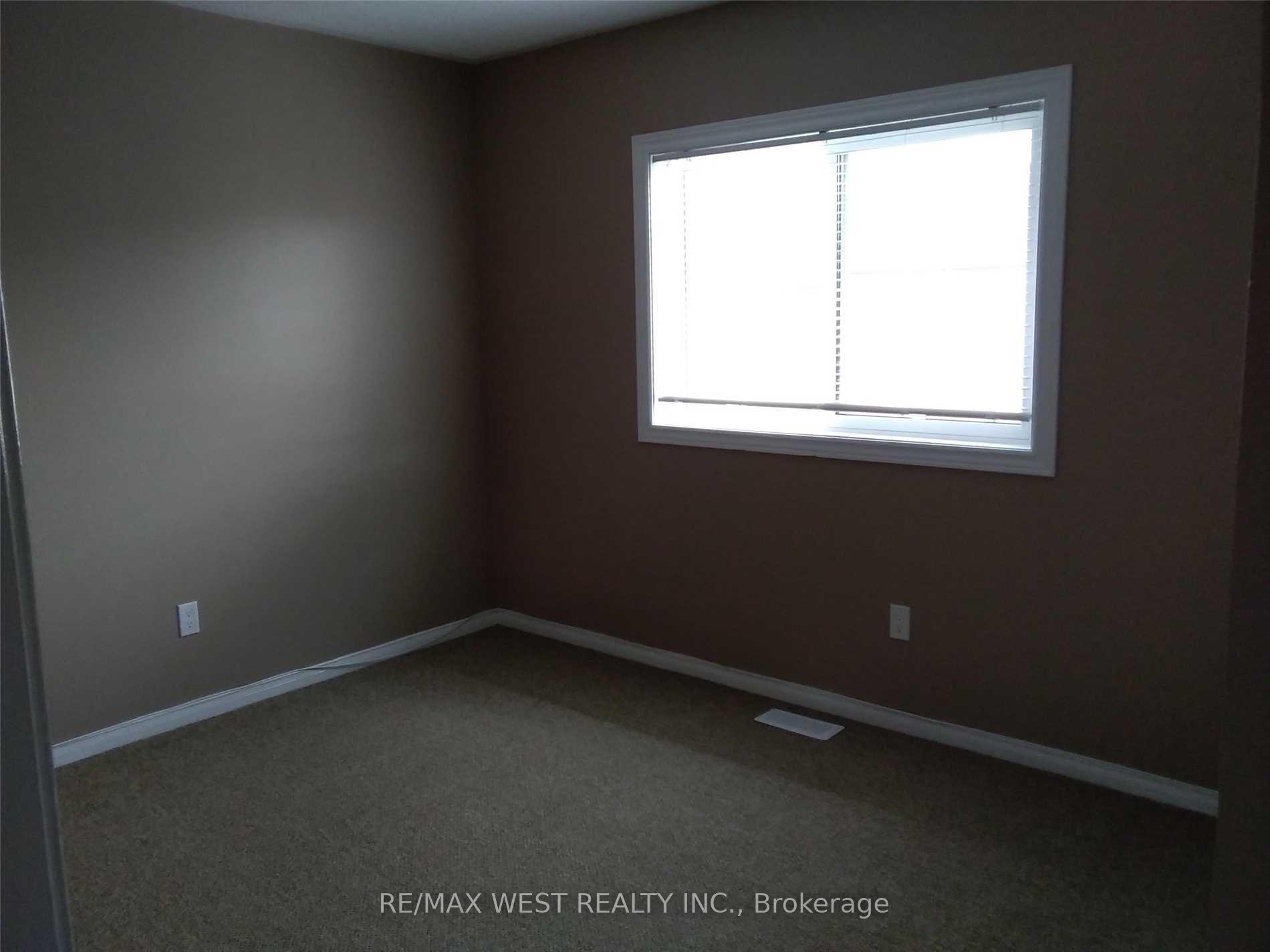 Photo 10 of 8 Lyfytt Crescent, Barrie, West Bayfield — HOMEH
