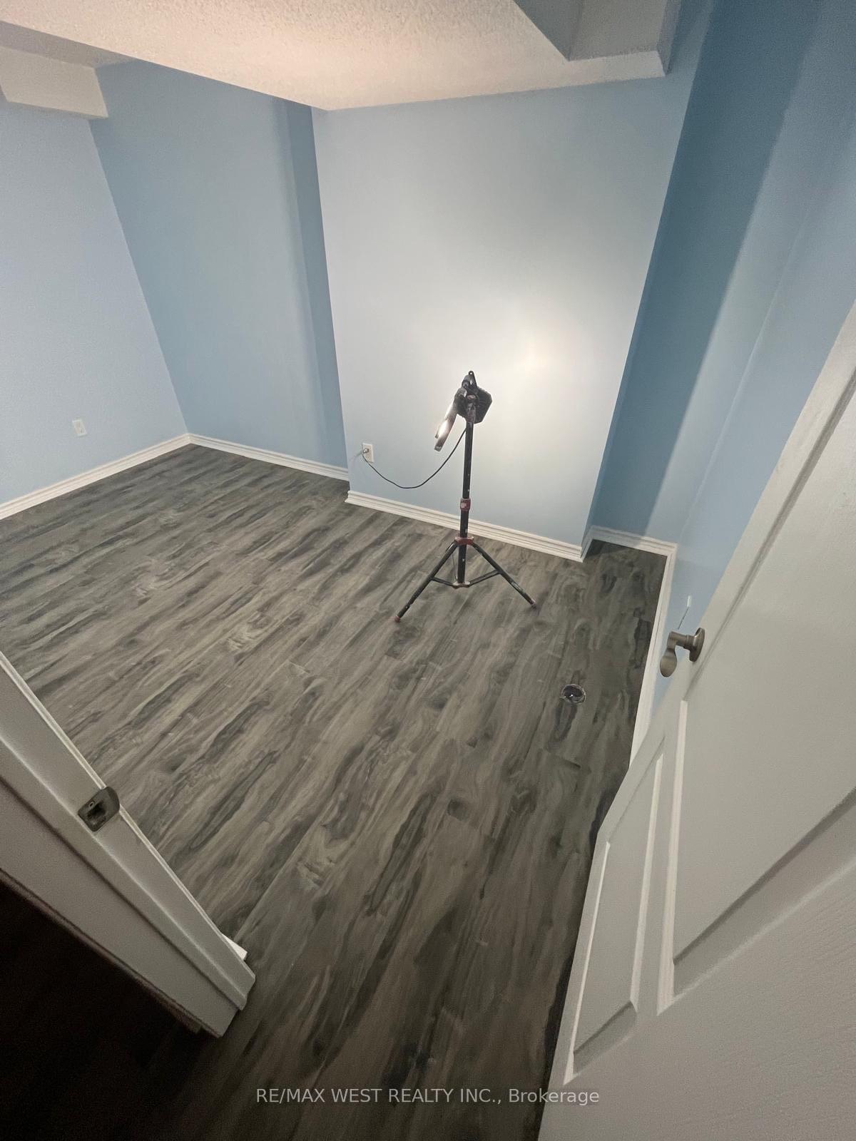 Photo 13 of 8 Lyfytt Crescent, Barrie, West Bayfield — HOMEH