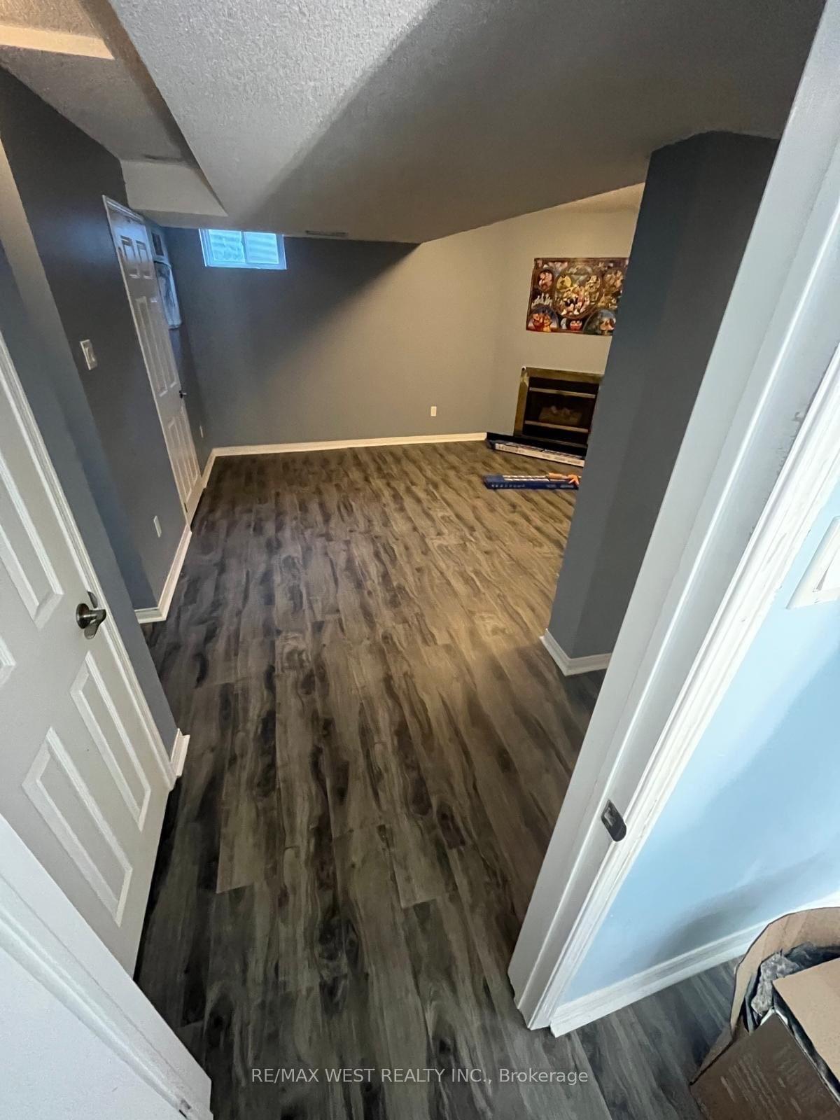 Photo 14 of 8 Lyfytt Crescent, Barrie, West Bayfield — HOMEH