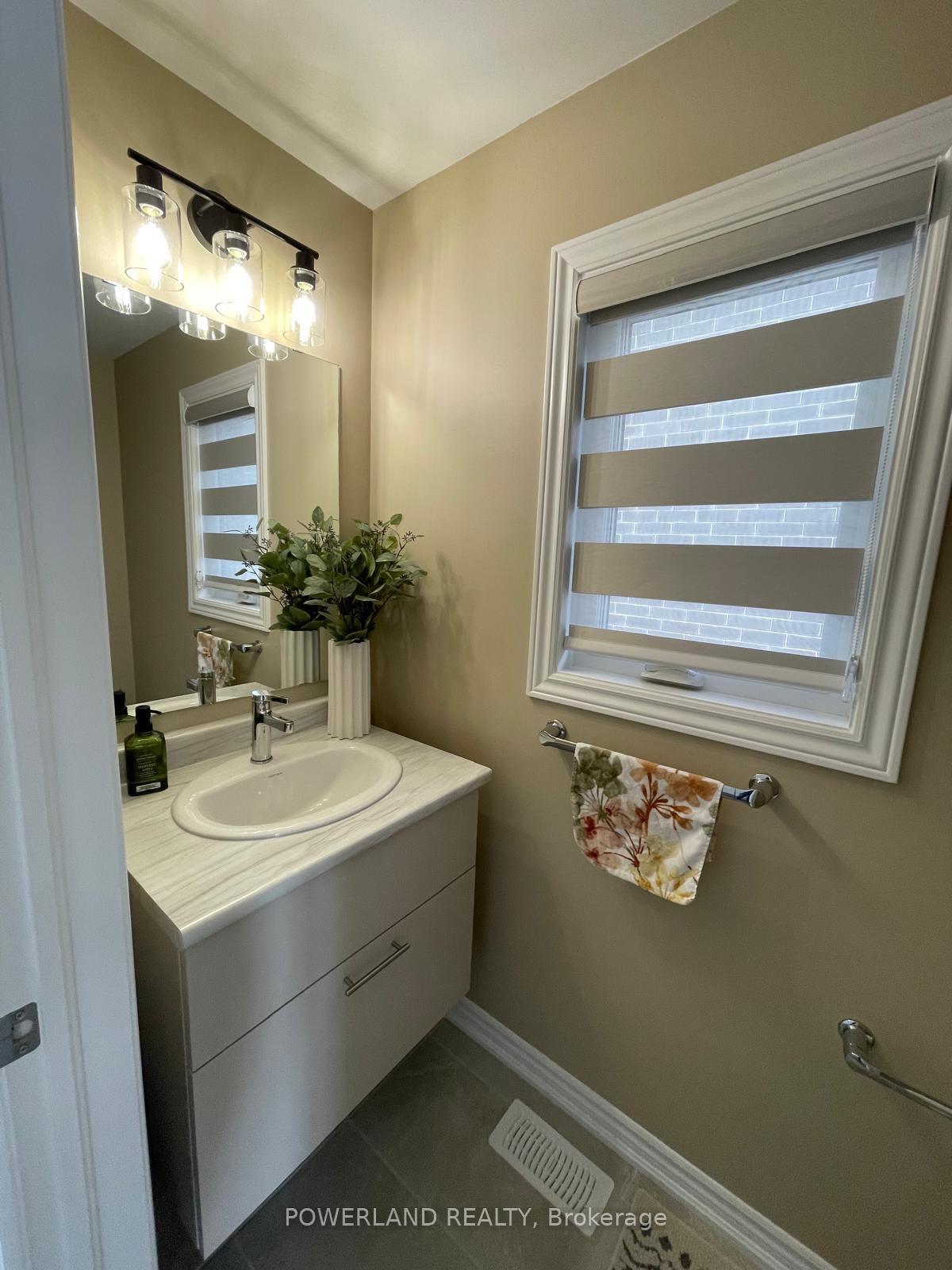 Photo 16 of 34 Phoenix Boulevard, Barrie, Rural Barrie Southeast — HOMEH