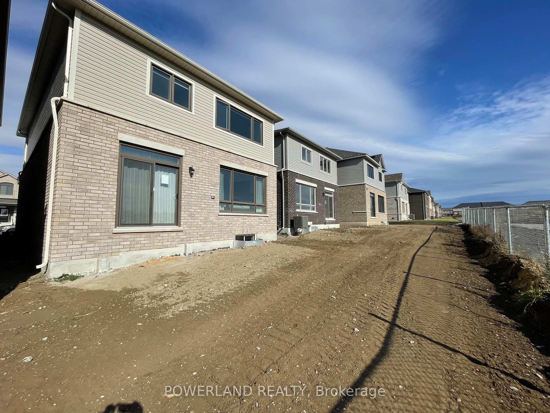 Photo 20 of 34 Phoenix Boulevard, Barrie, Rural Barrie Southeast — HOMEH