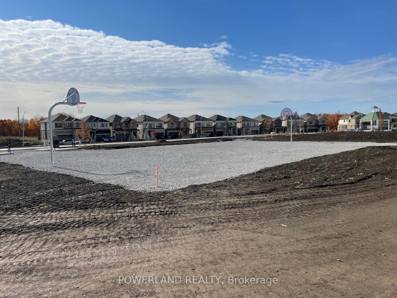 Photo 22 of 34 Phoenix Boulevard, Barrie, Rural Barrie Southeast — HOMEH