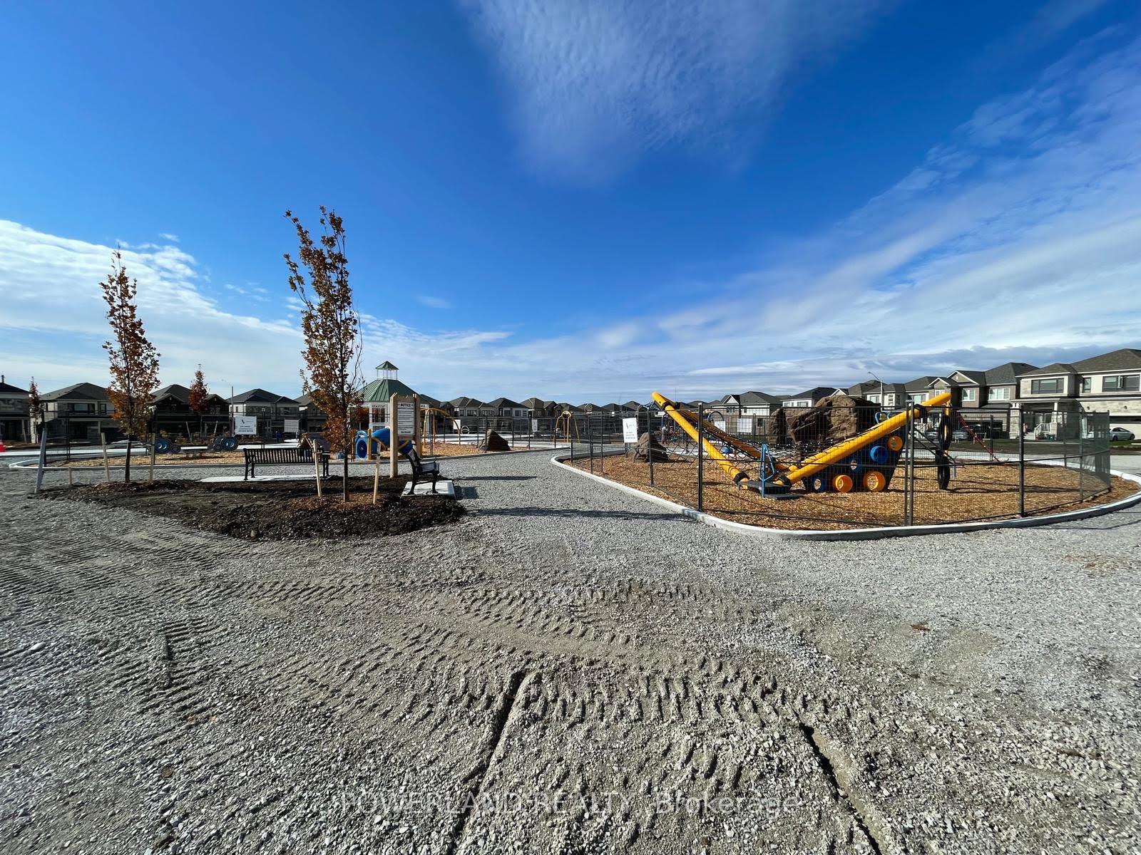 Photo 23 of 34 Phoenix Boulevard, Barrie, Rural Barrie Southeast — HOMEH