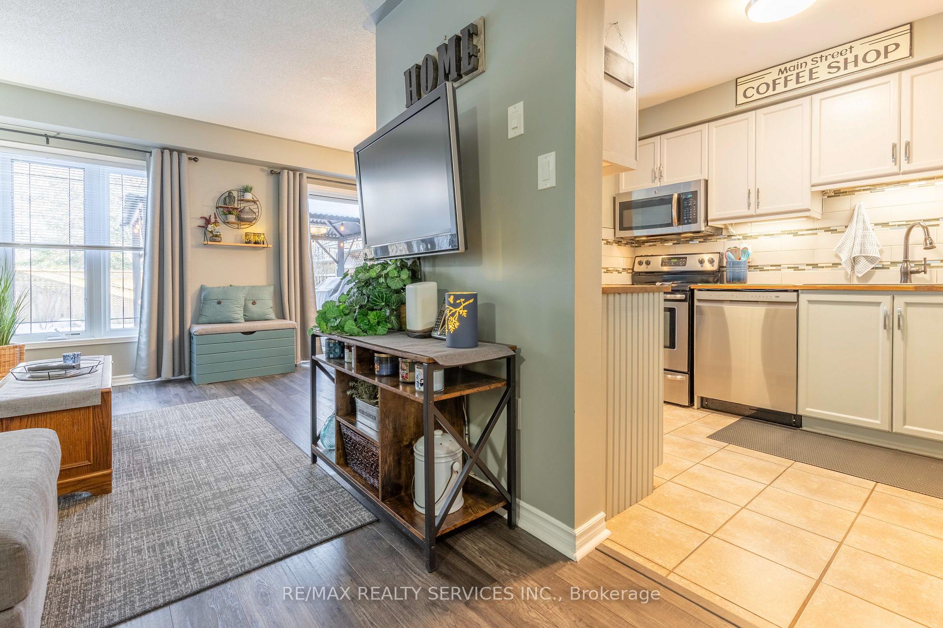 Photo 6 of 92 Pickett Crescent, Barrie, Painswick North — HOMEH